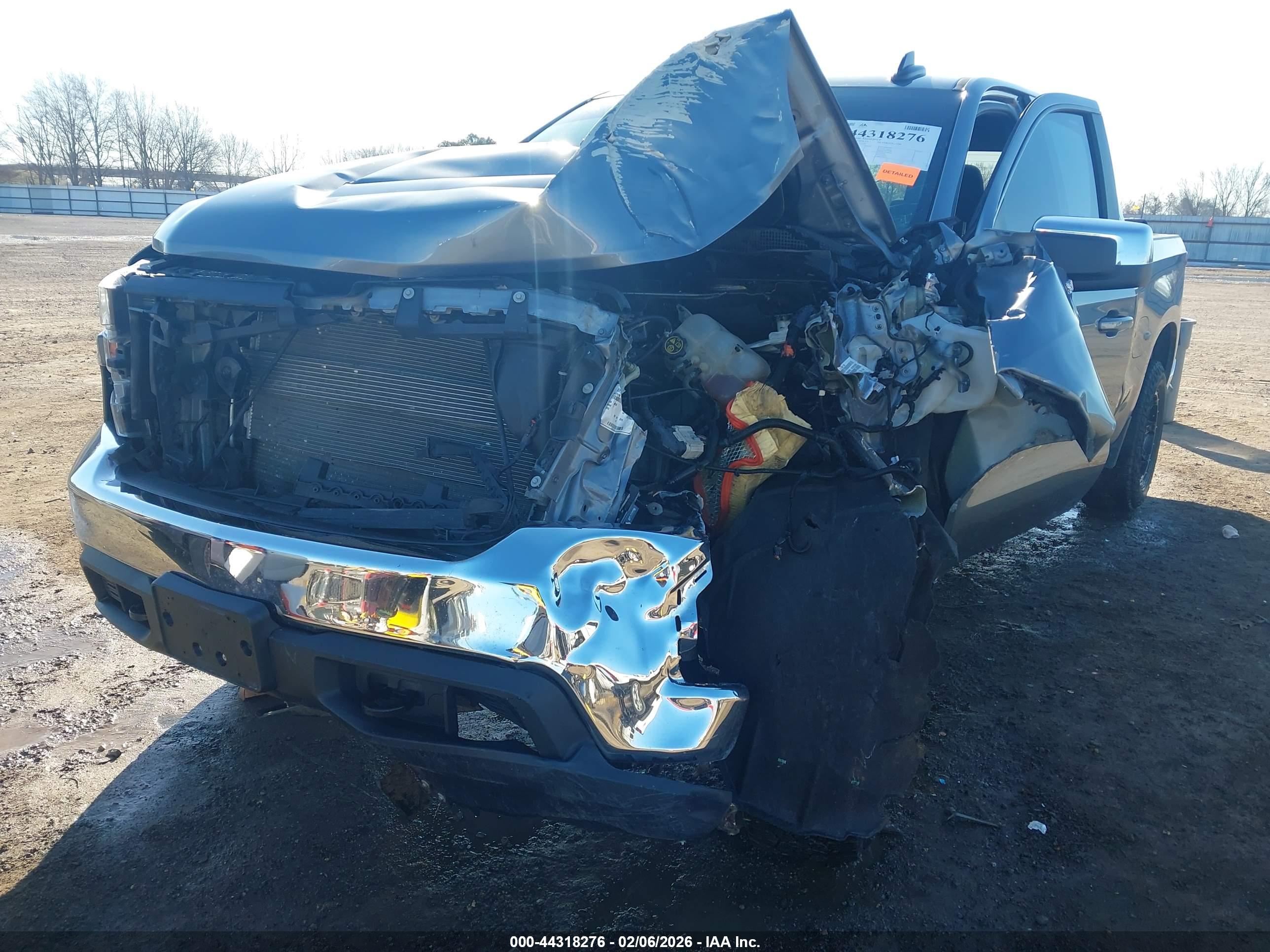 CHEVROLET SILVERADO image 6