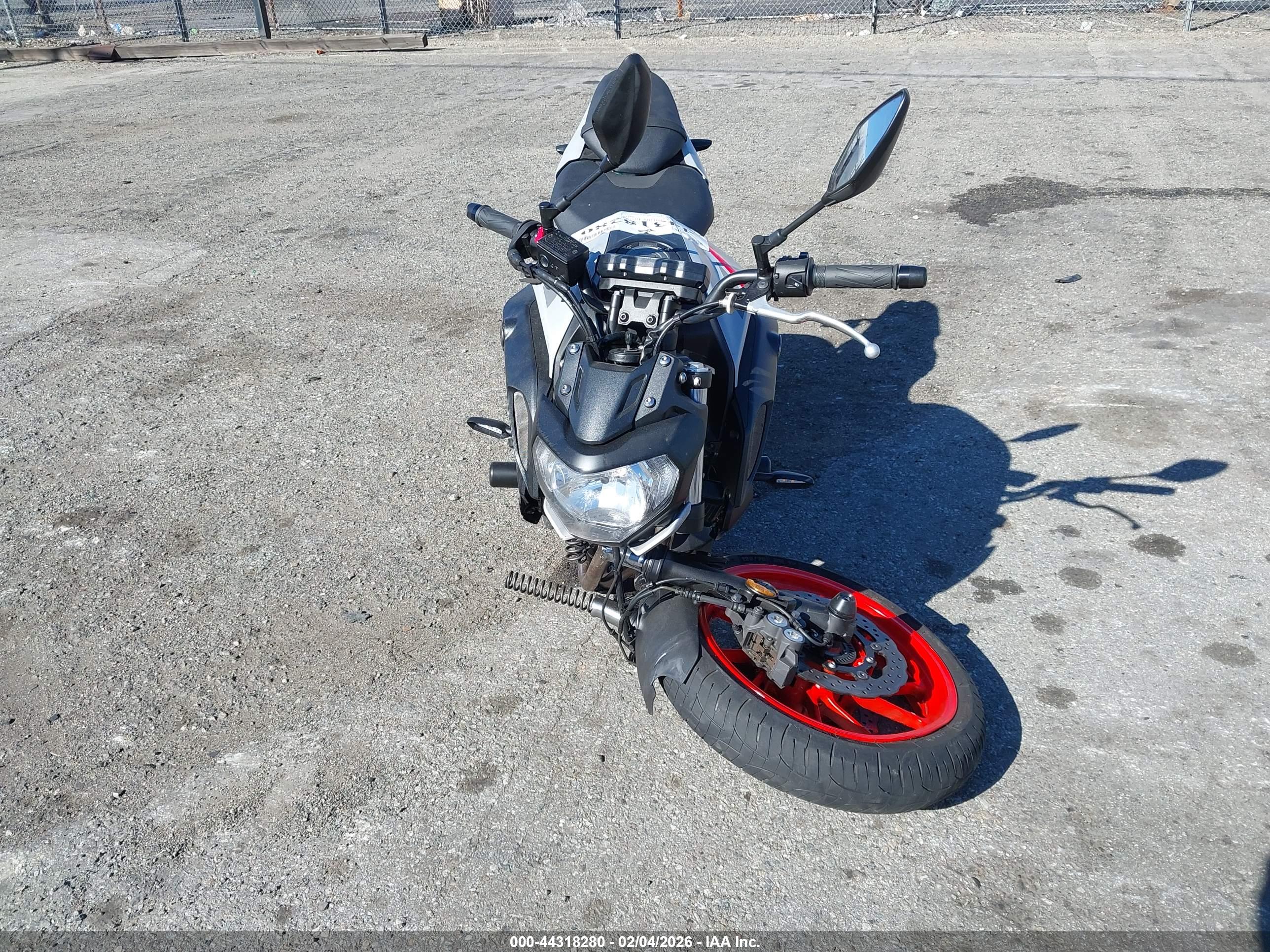 YAMAHA MT07 image 5