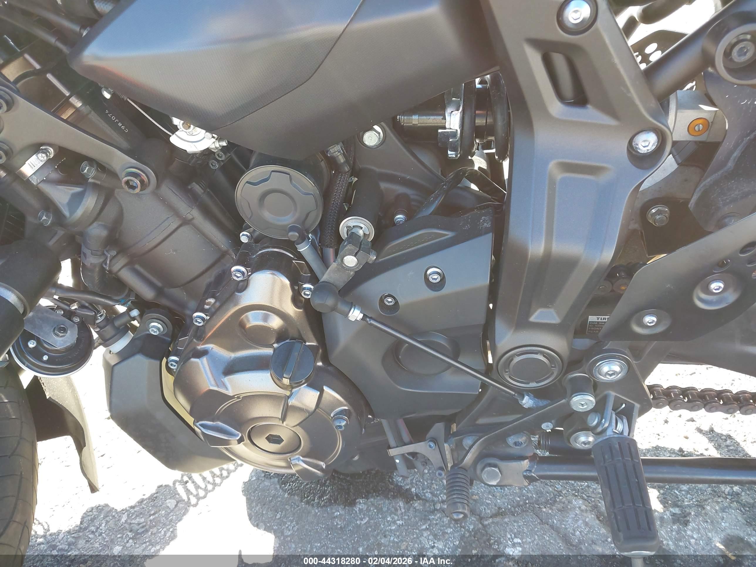 YAMAHA MT07 image 9