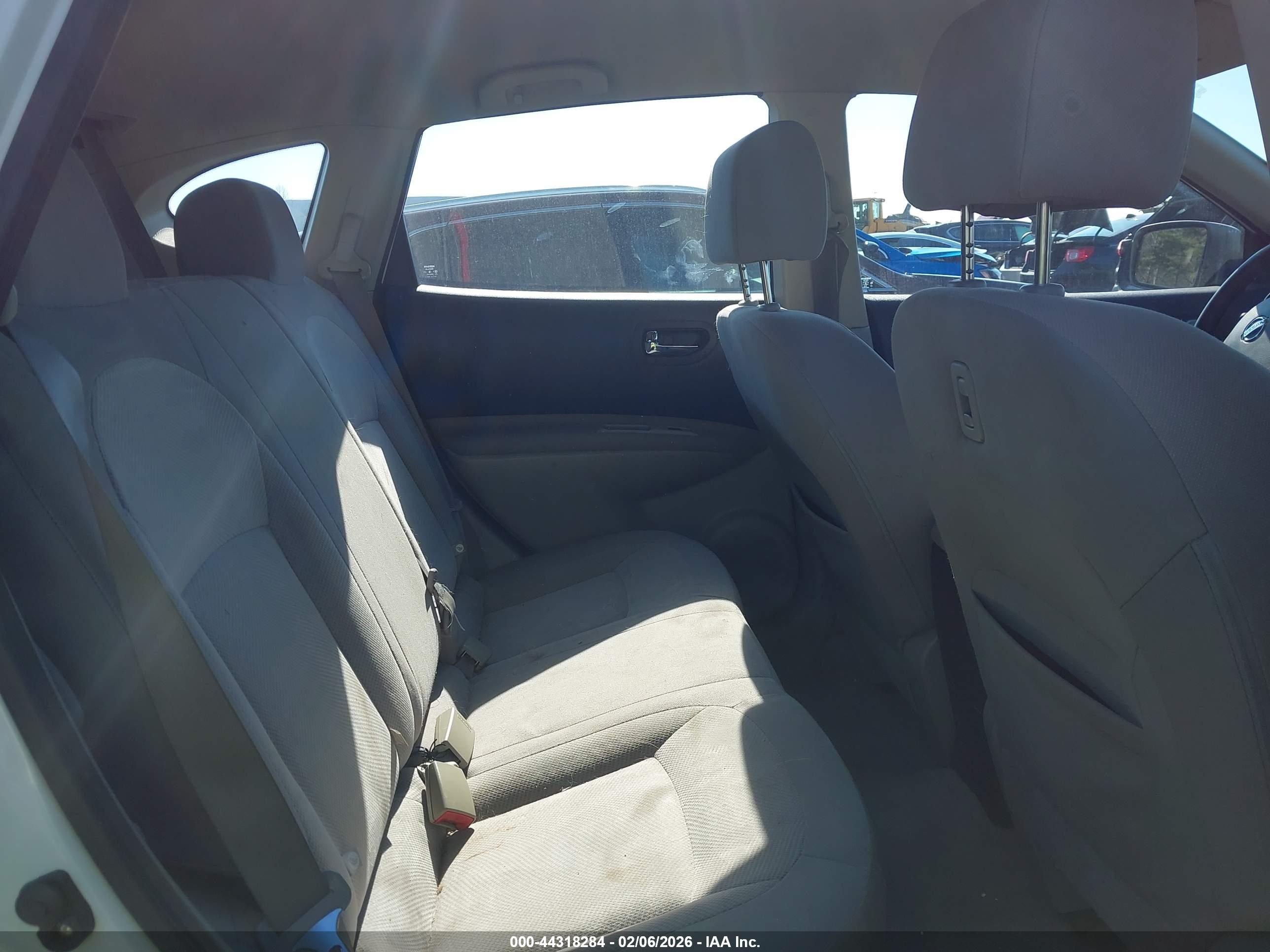 NISSAN ROGUE image 8