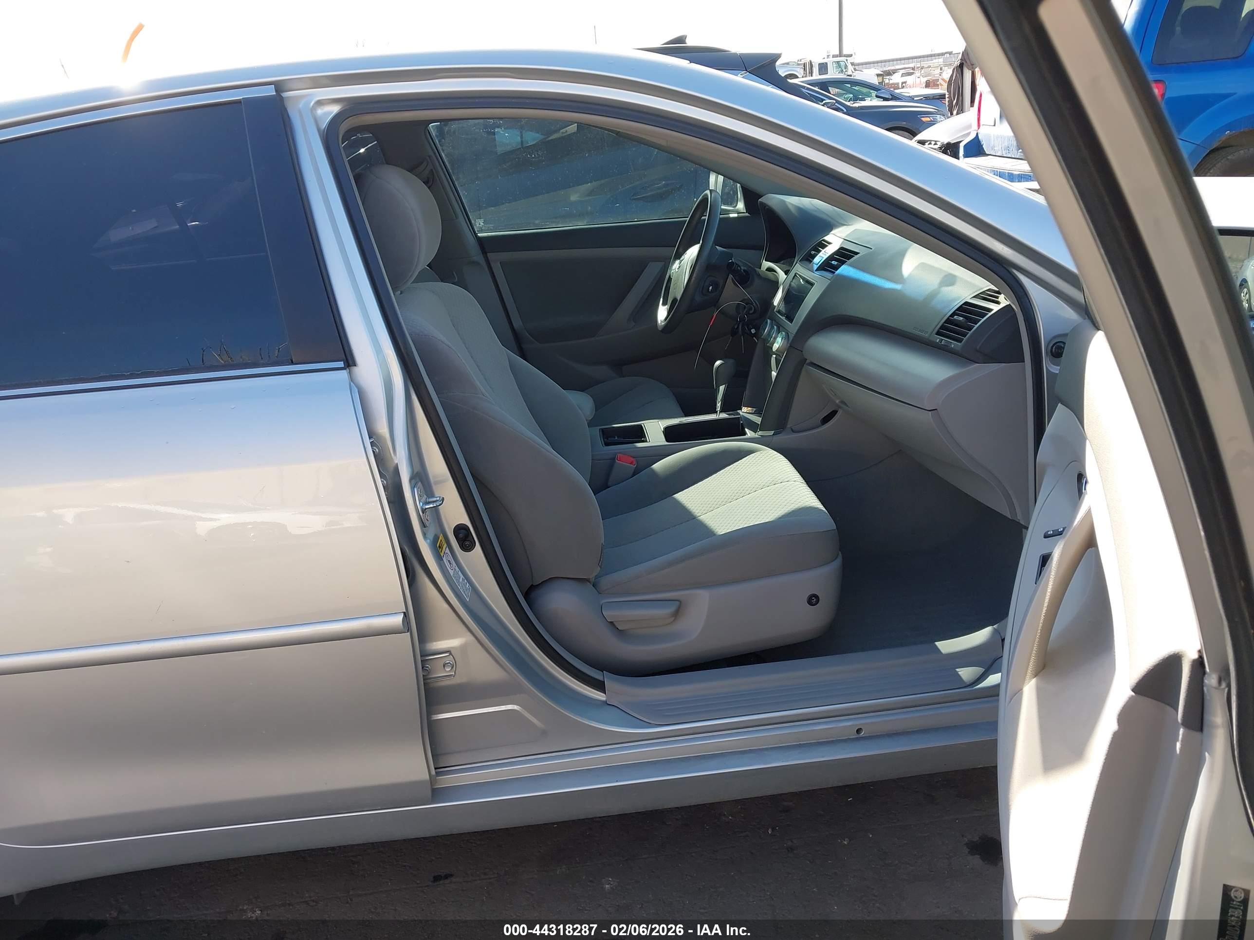 TOYOTA CAMRY image 5