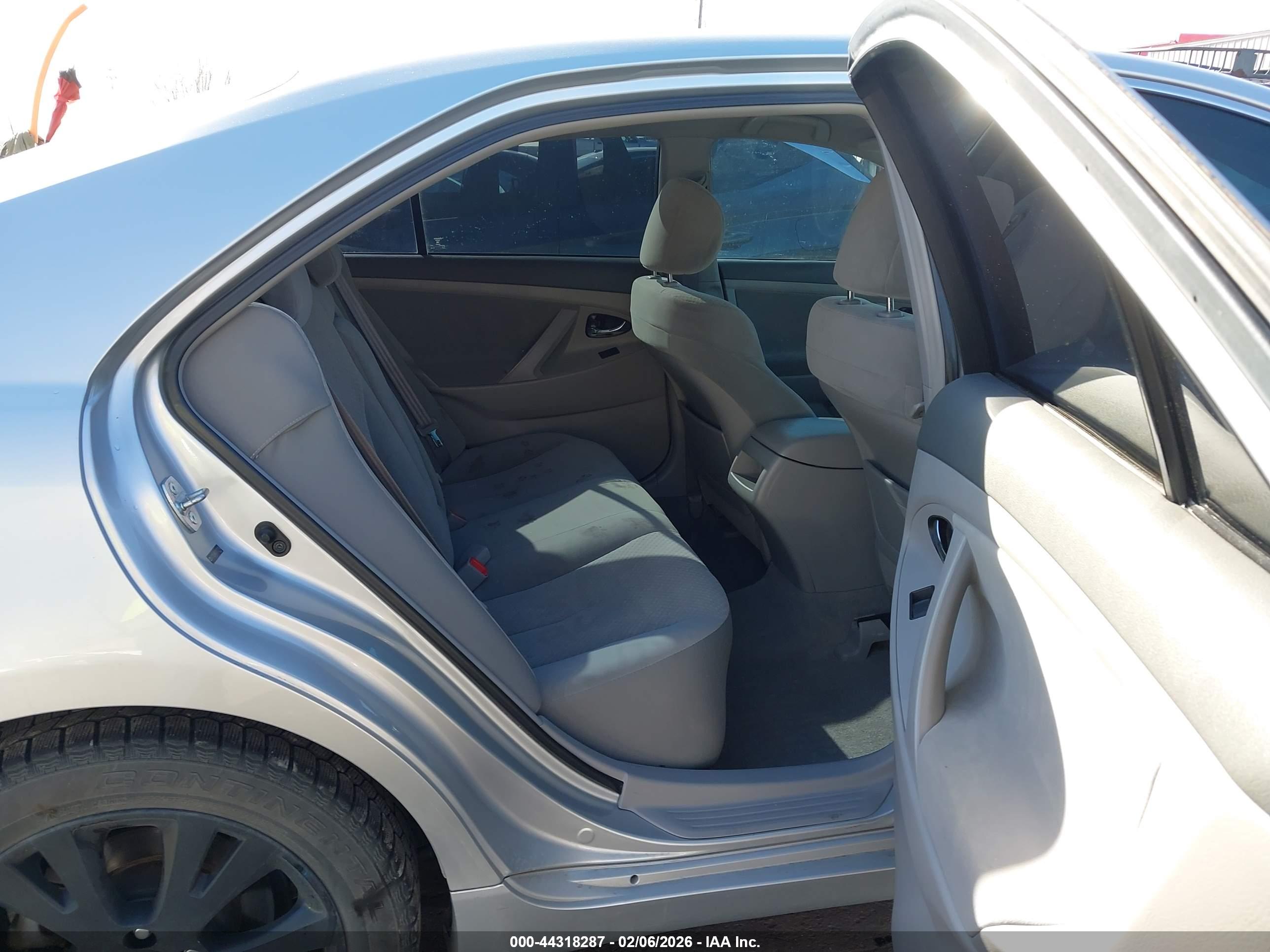 TOYOTA CAMRY image 8