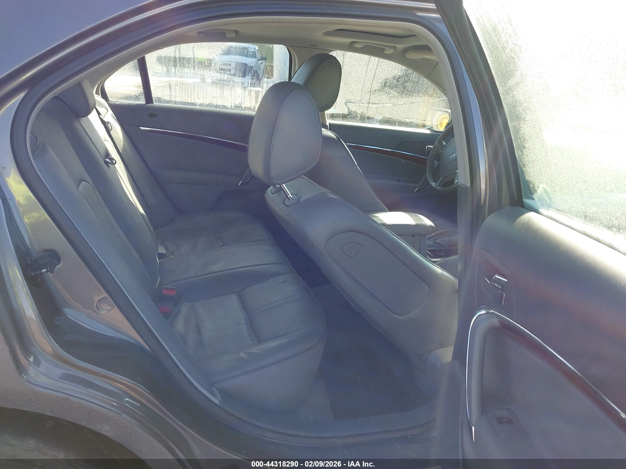 LINCOLN MKZ image 8