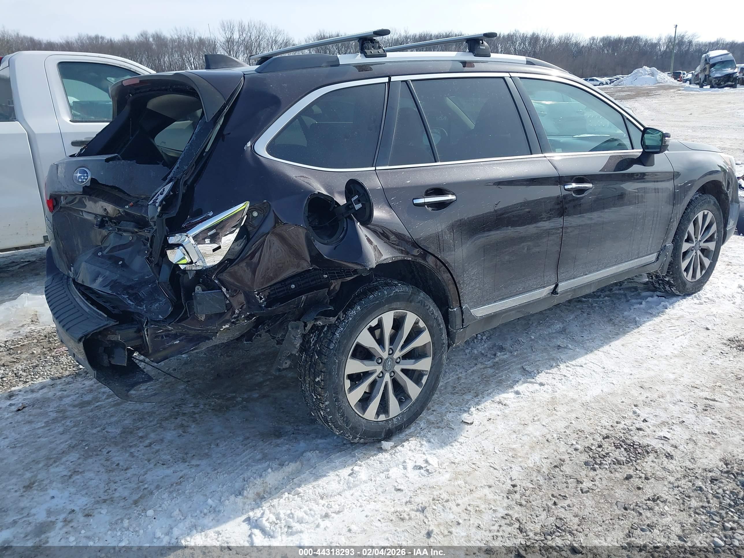 SUBARU OUTBACK image 4