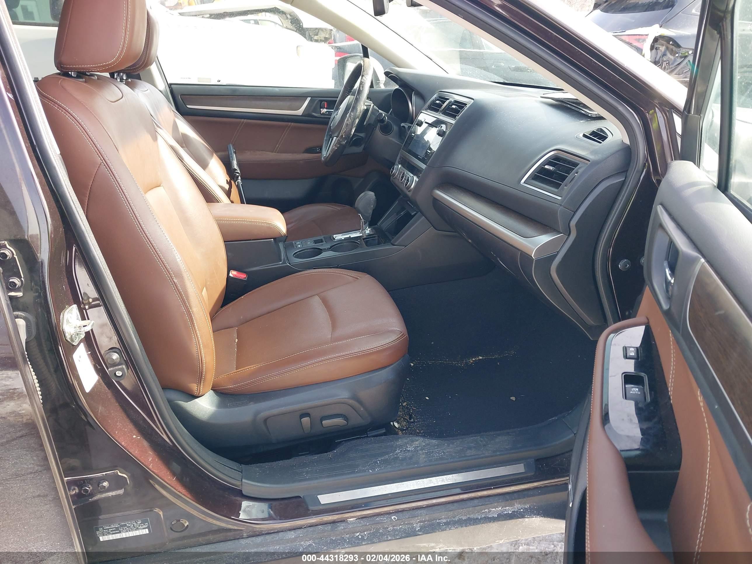 SUBARU OUTBACK image 5