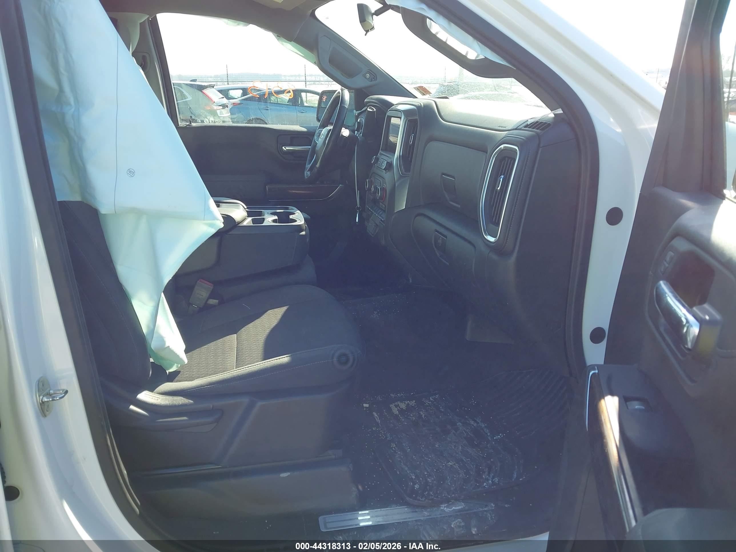 CHEVROLET SILVERADO image 5