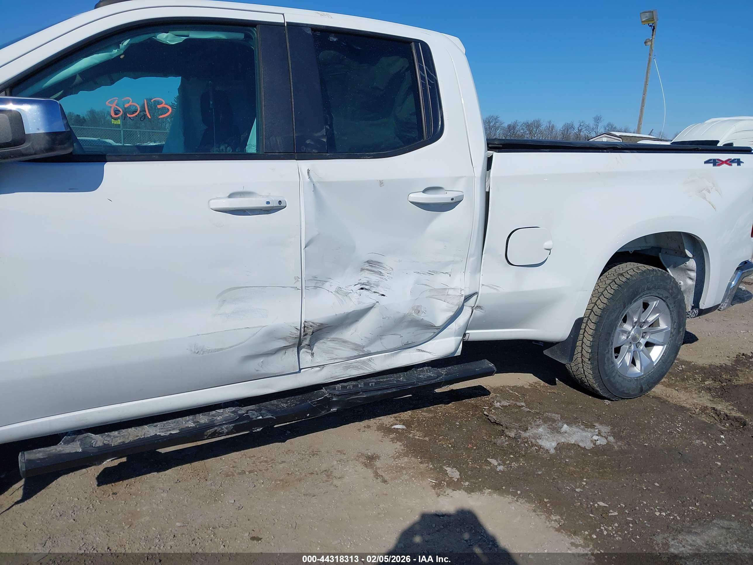 CHEVROLET SILVERADO image 6