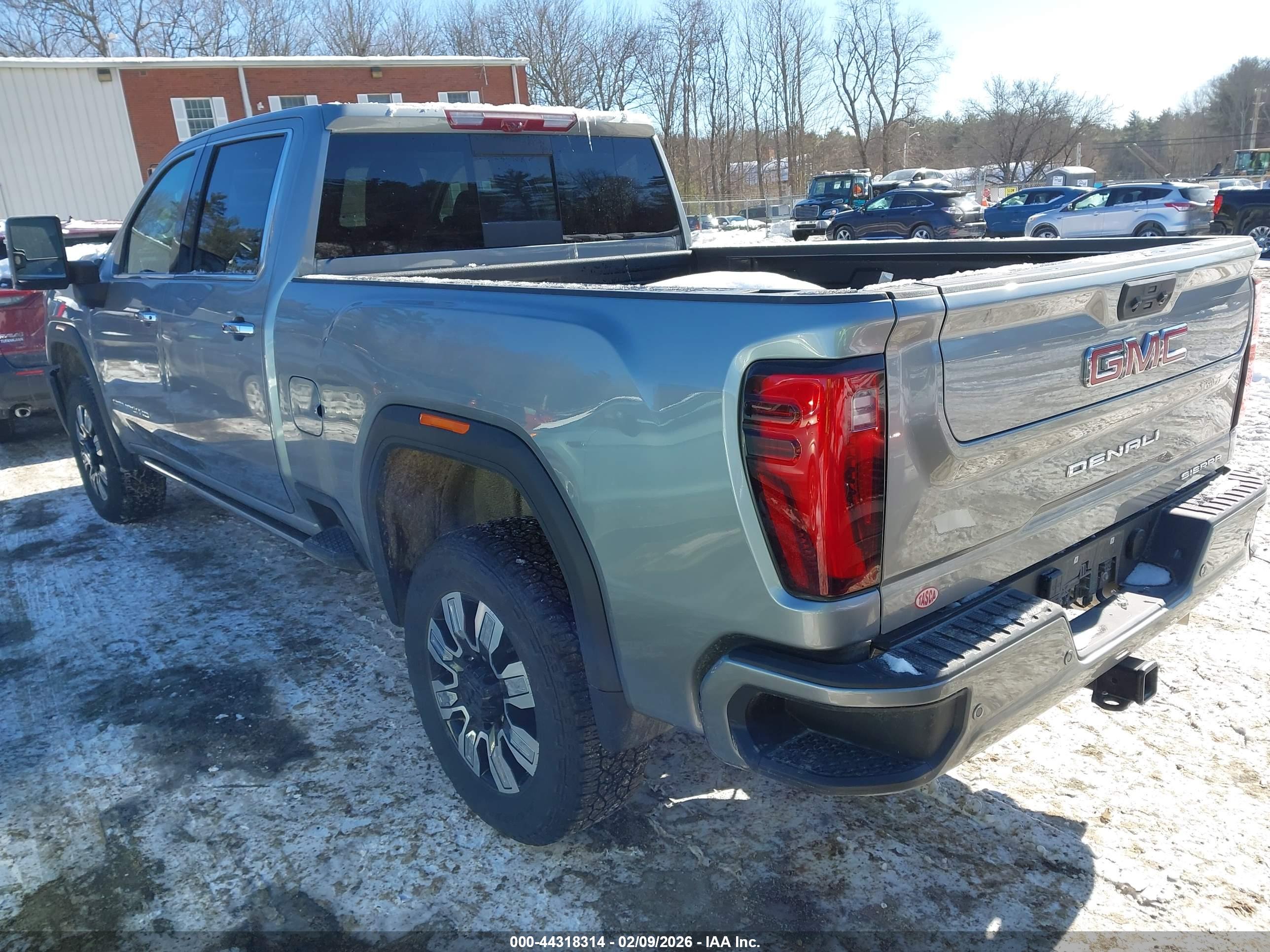 GMC SIERRA image 3