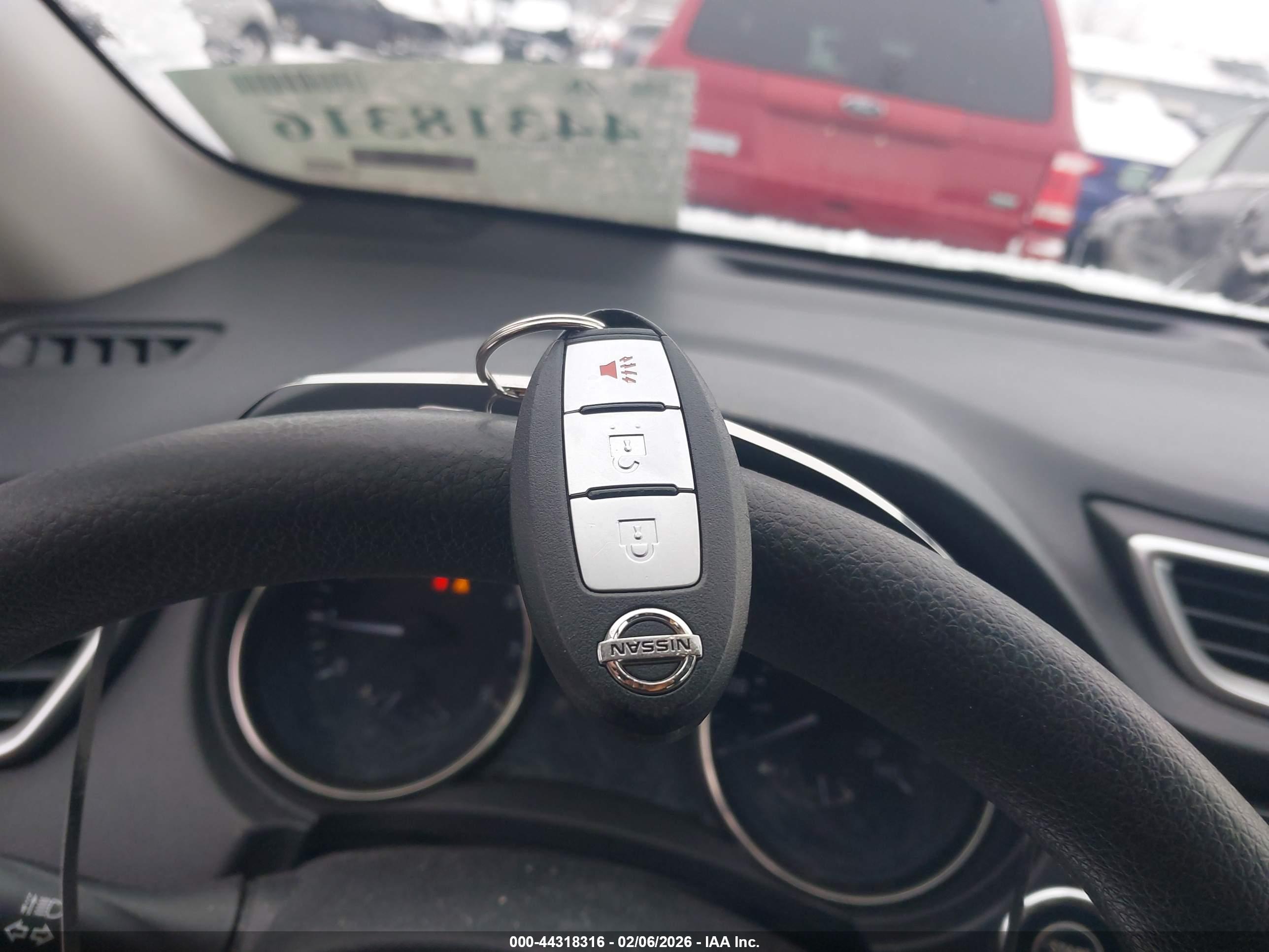 NISSAN ROGUE image 11