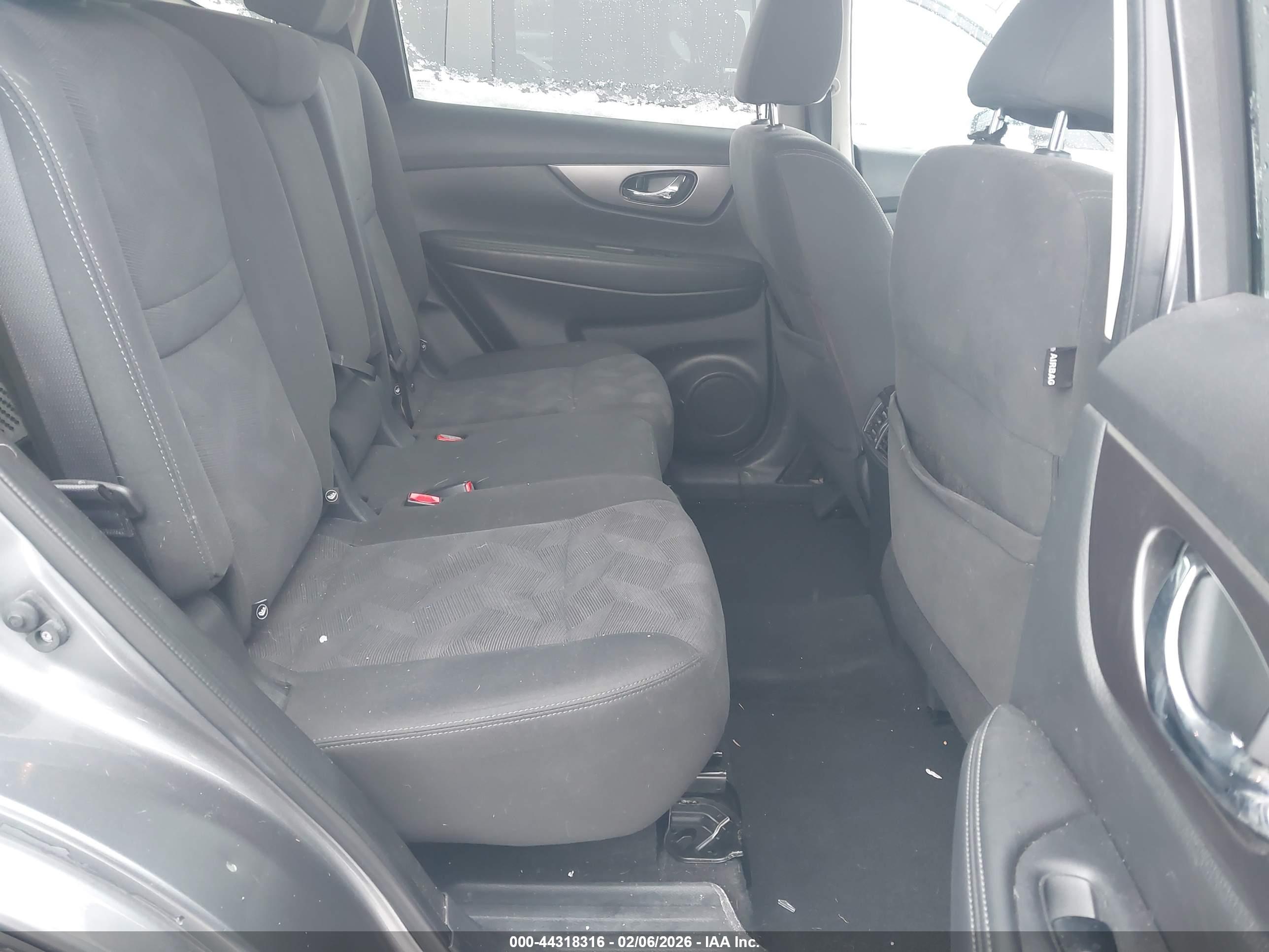 NISSAN ROGUE image 8