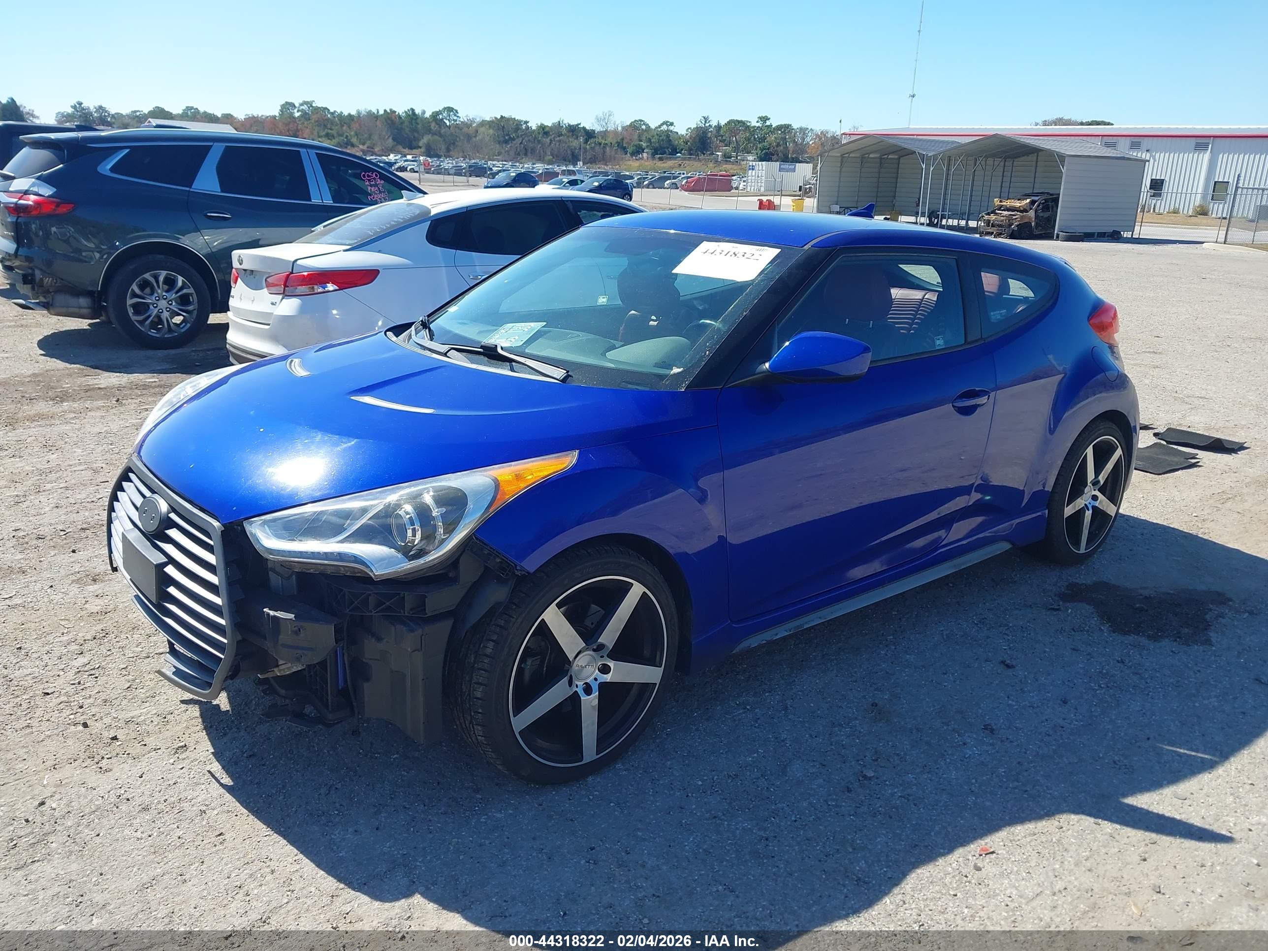 HYUNDAI VELOSTER image 2