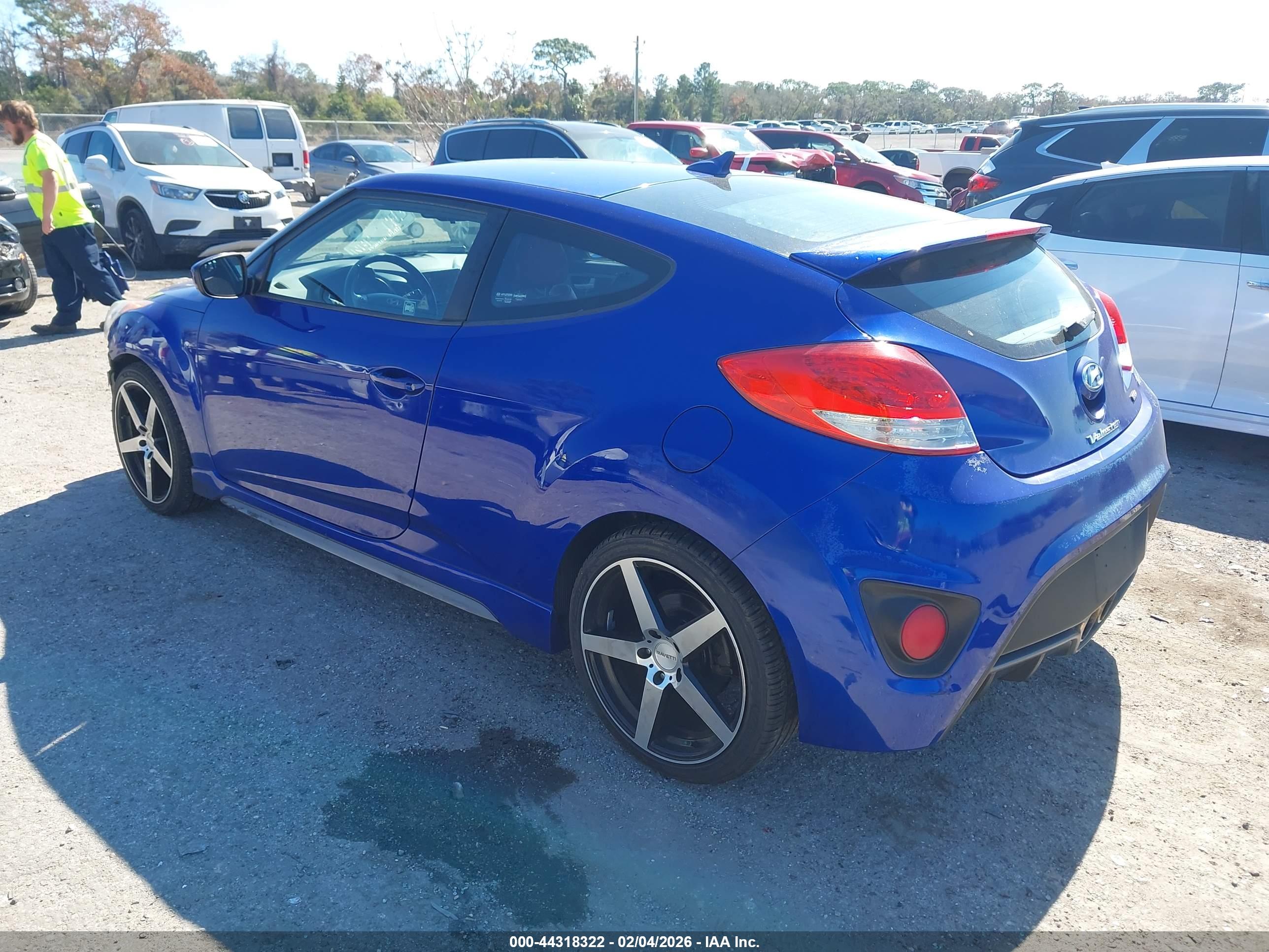 HYUNDAI VELOSTER image 3
