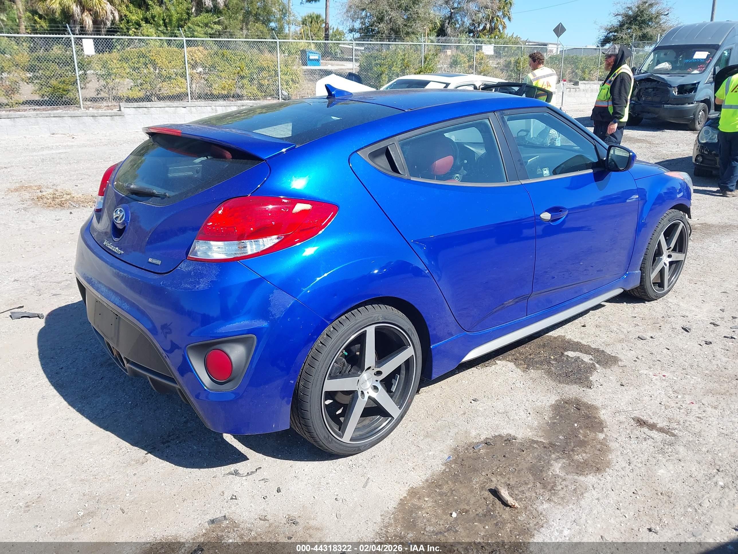 HYUNDAI VELOSTER image 4