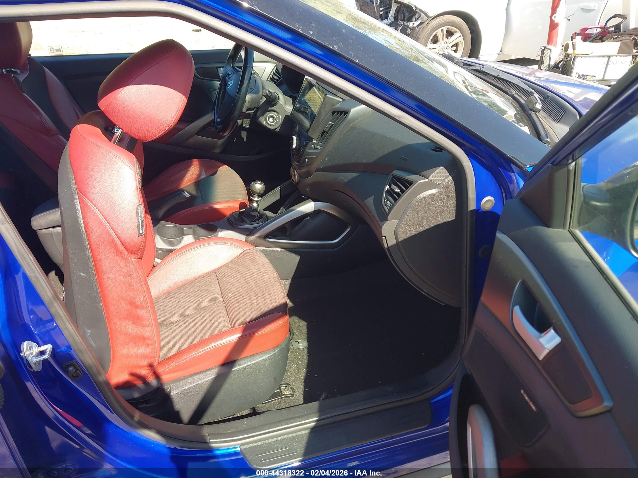 HYUNDAI VELOSTER image 5