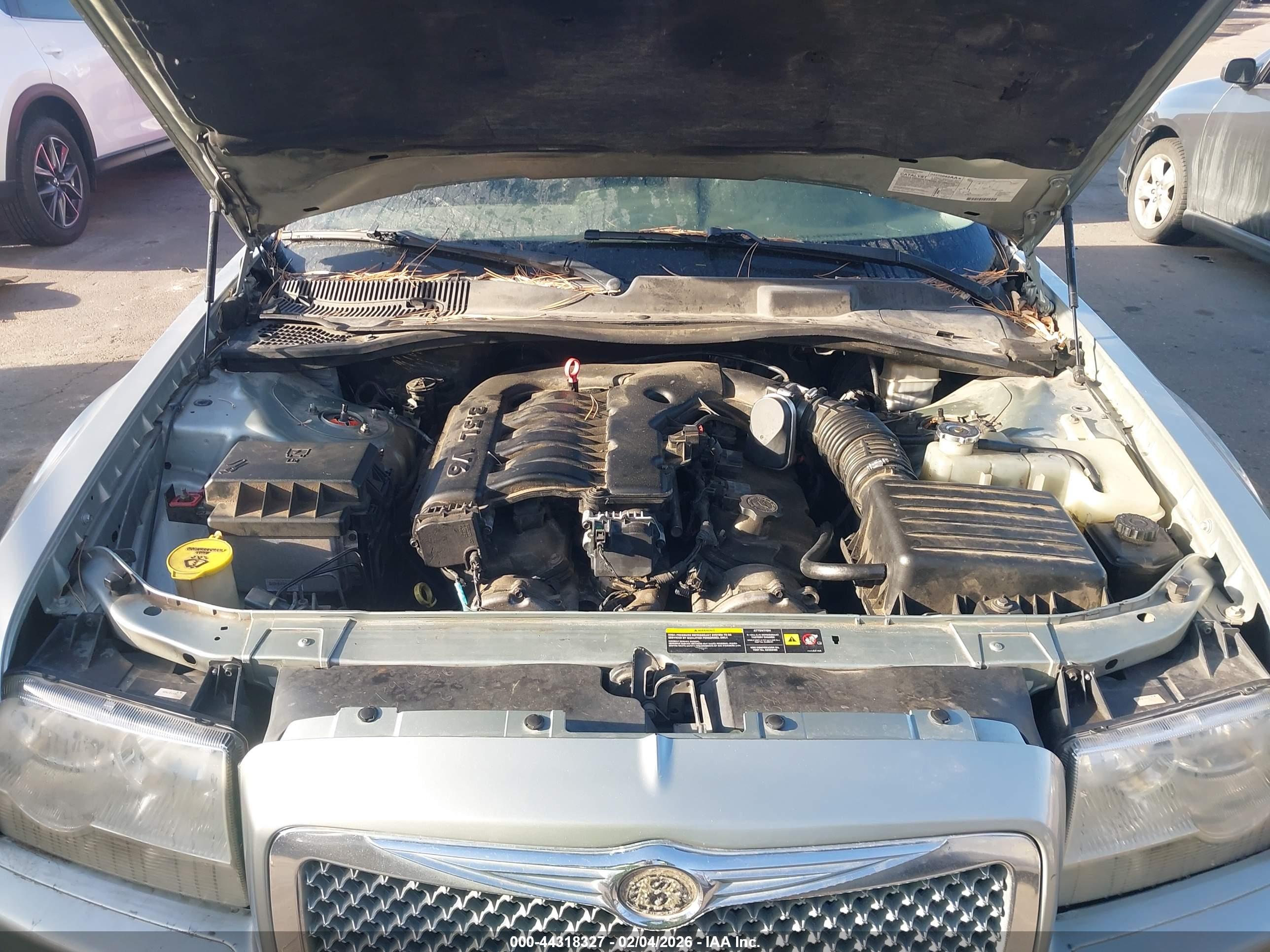 CHRYSLER 300 image 10