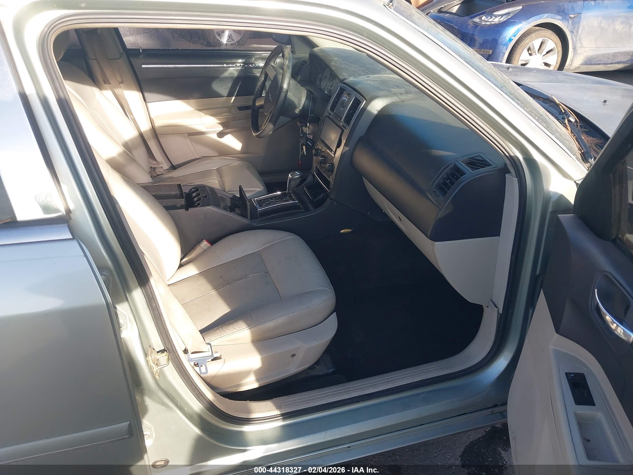 CHRYSLER 300 image 5