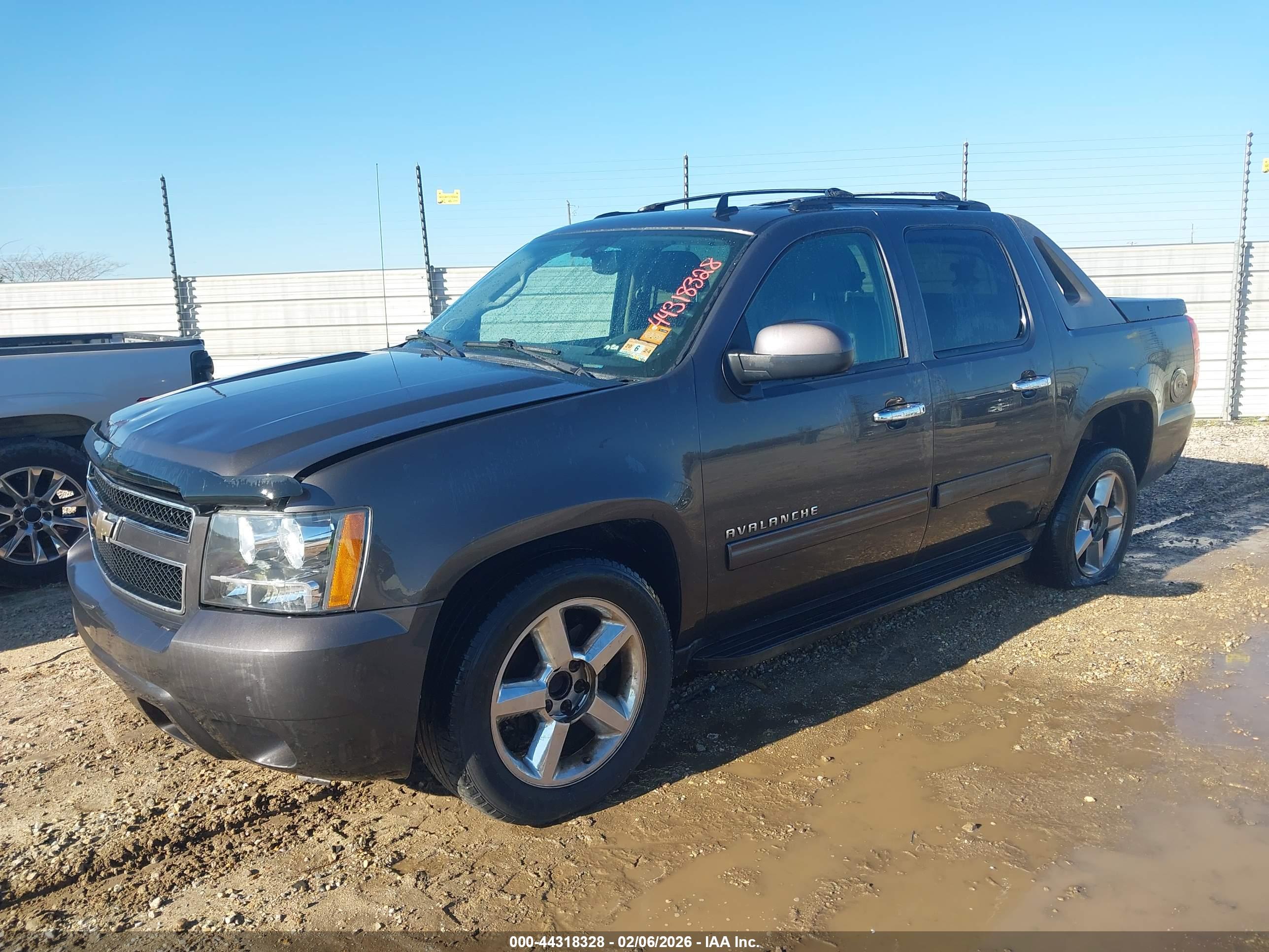 CHEVROLET AVALANCHE image 2