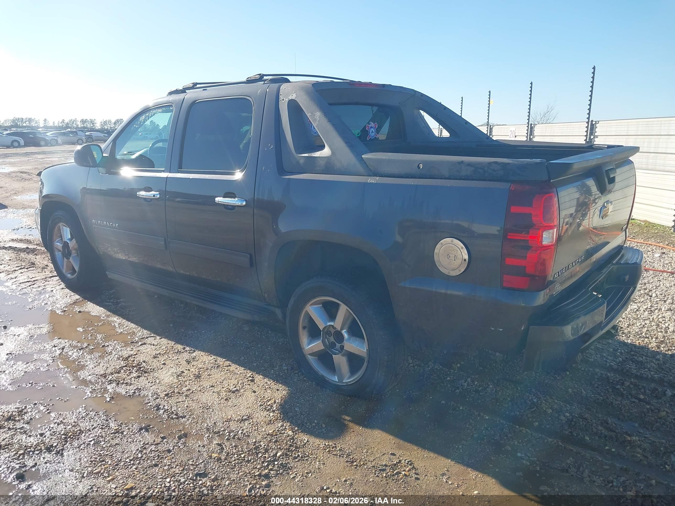 CHEVROLET AVALANCHE image 3