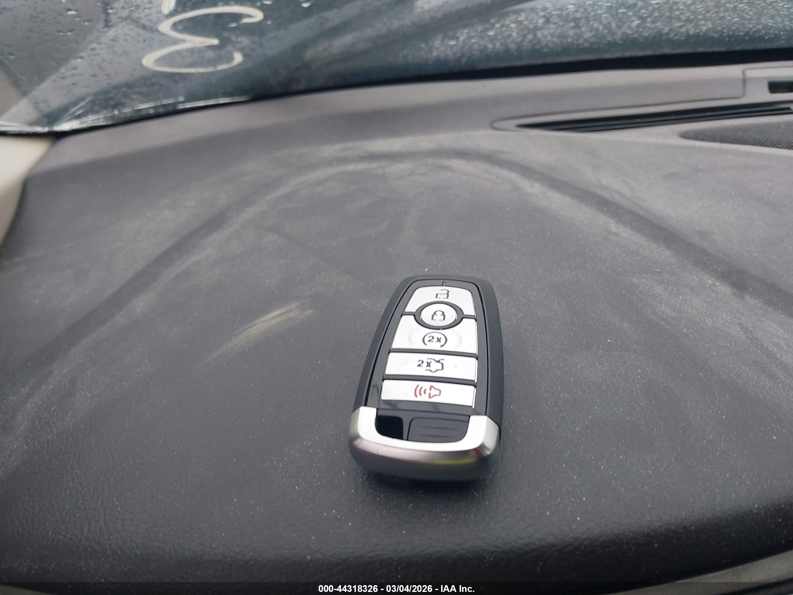 FORD FUSION image 11