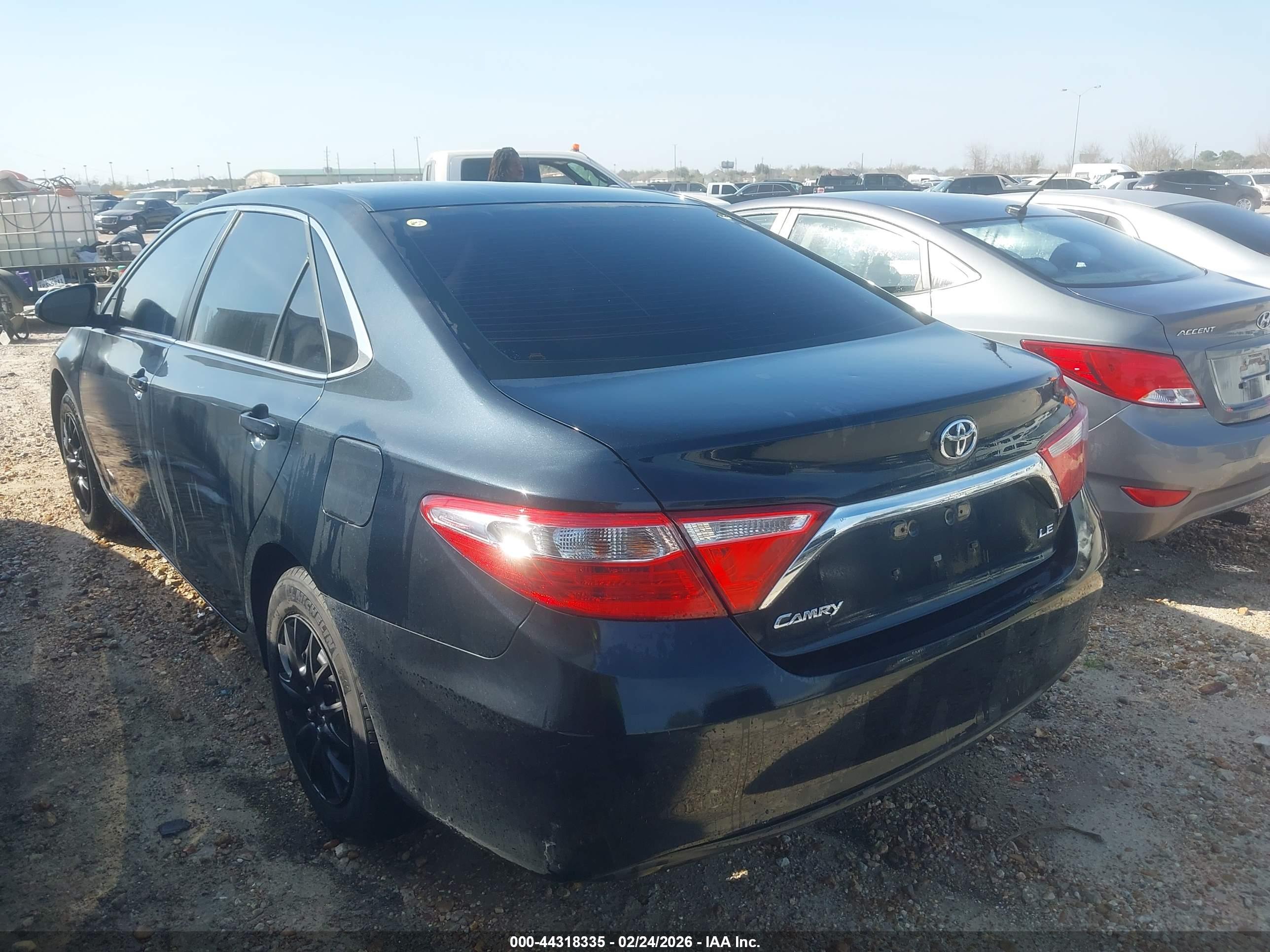 TOYOTA CAMRY image 3