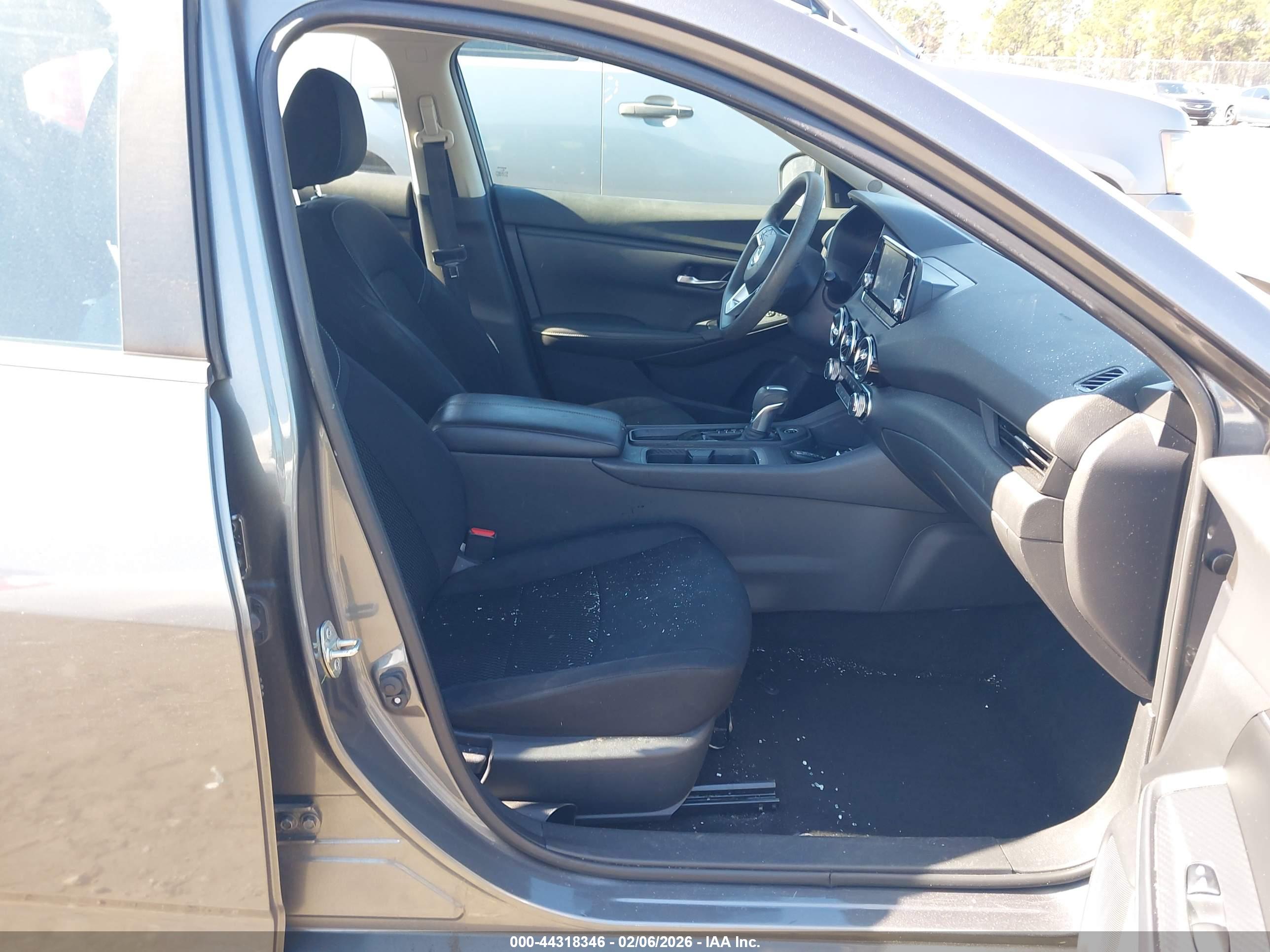 NISSAN SENTRA image 5
