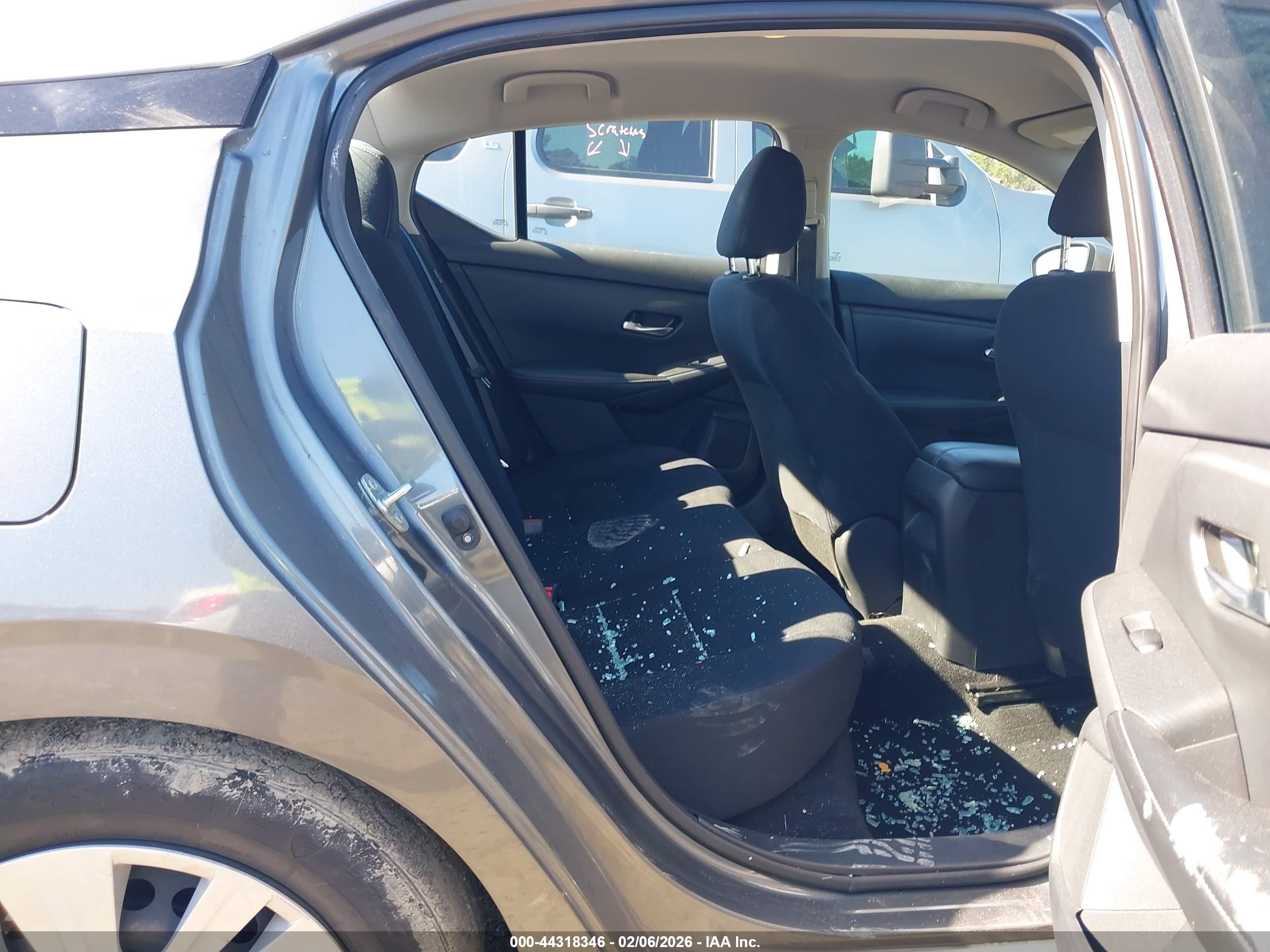 NISSAN SENTRA image 8
