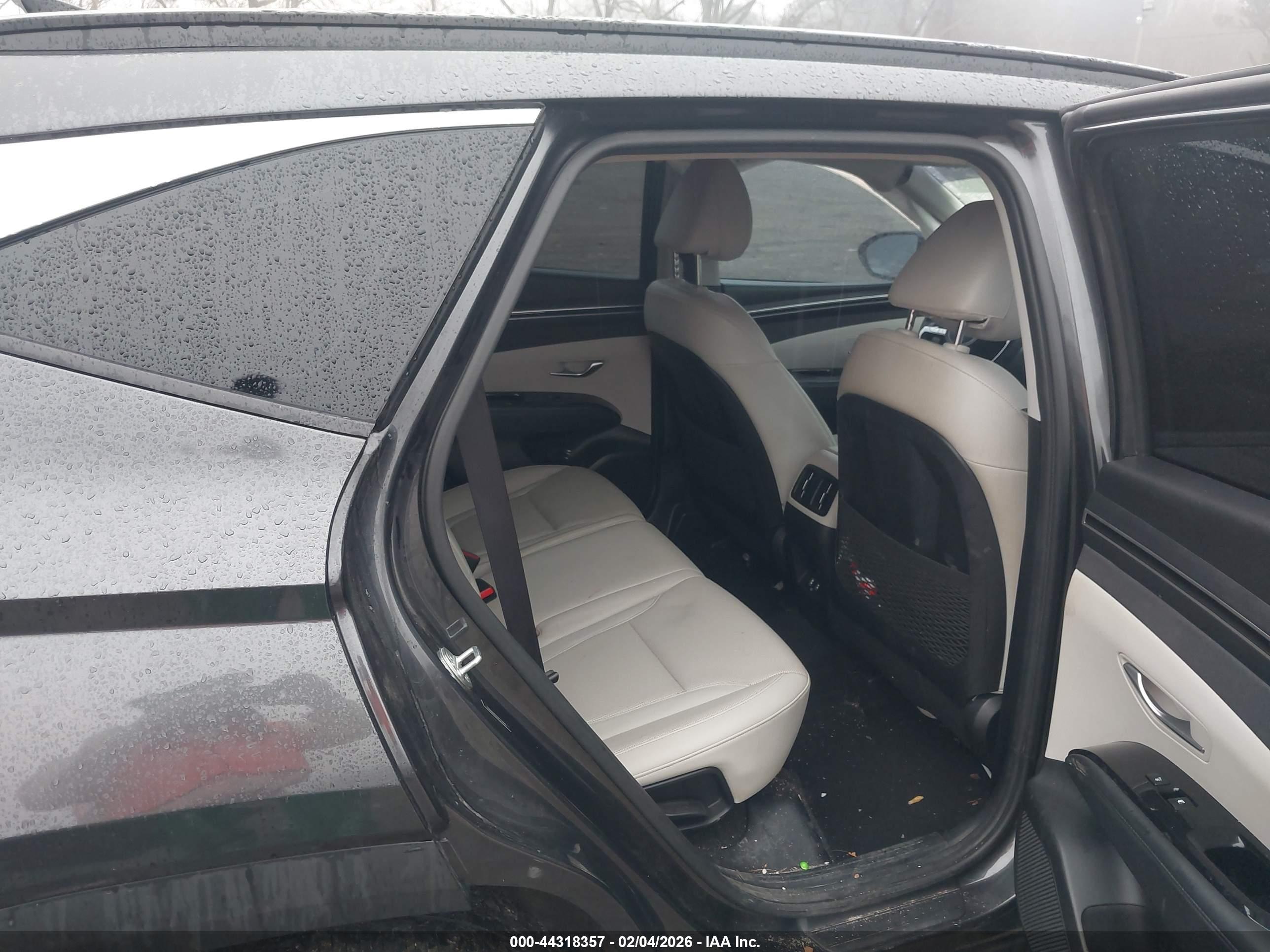 HYUNDAI TUCSON image 8