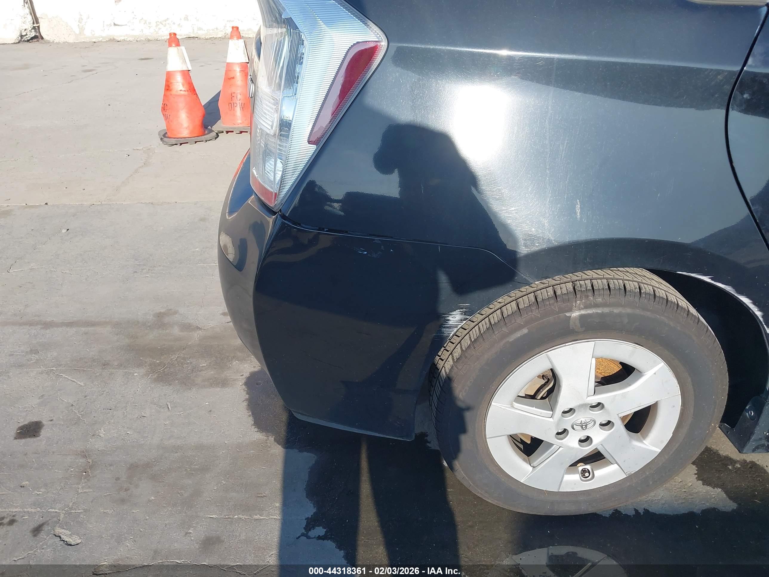 TOYOTA PRIUS image 6