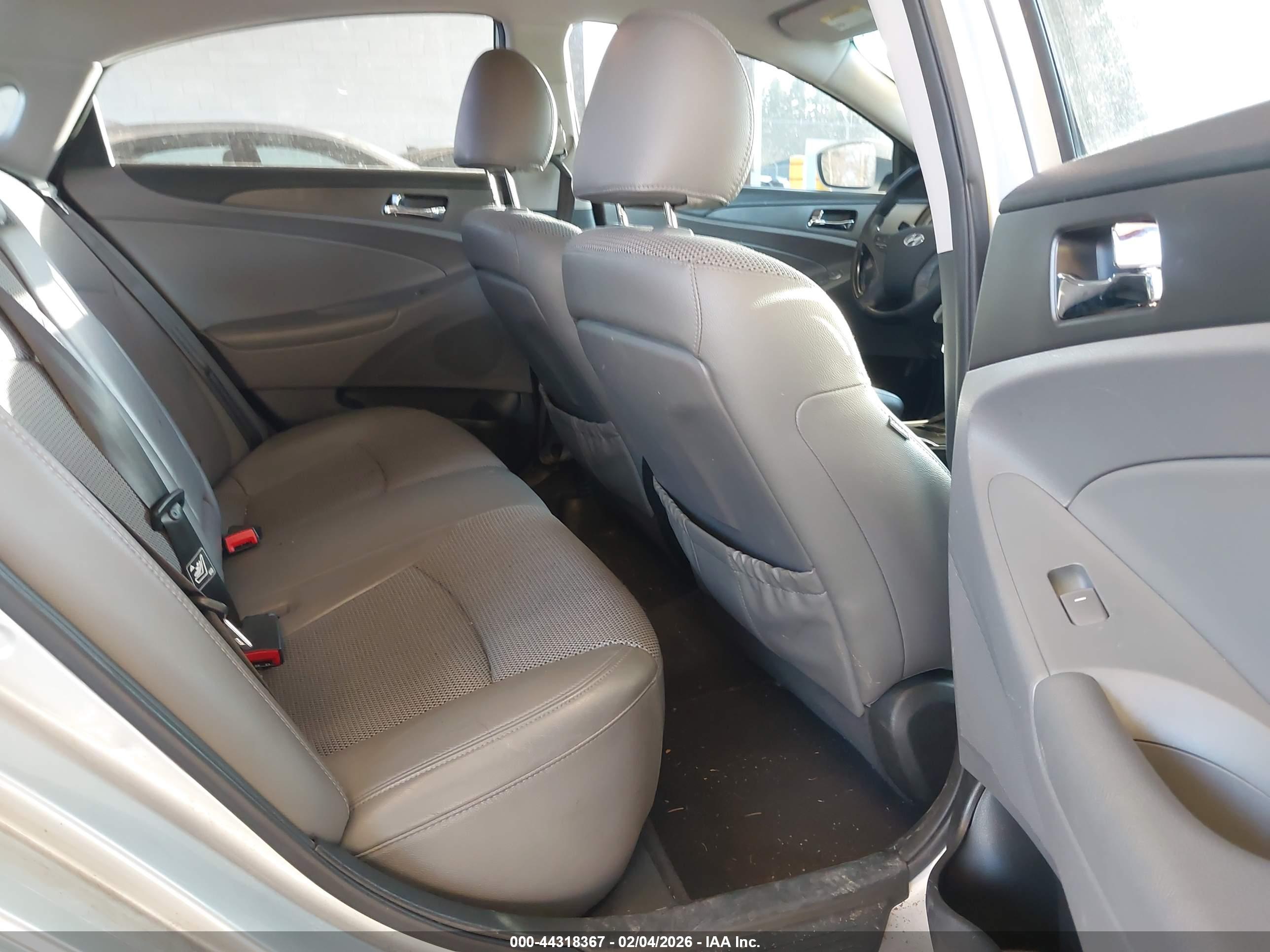 HYUNDAI SONATA image 8