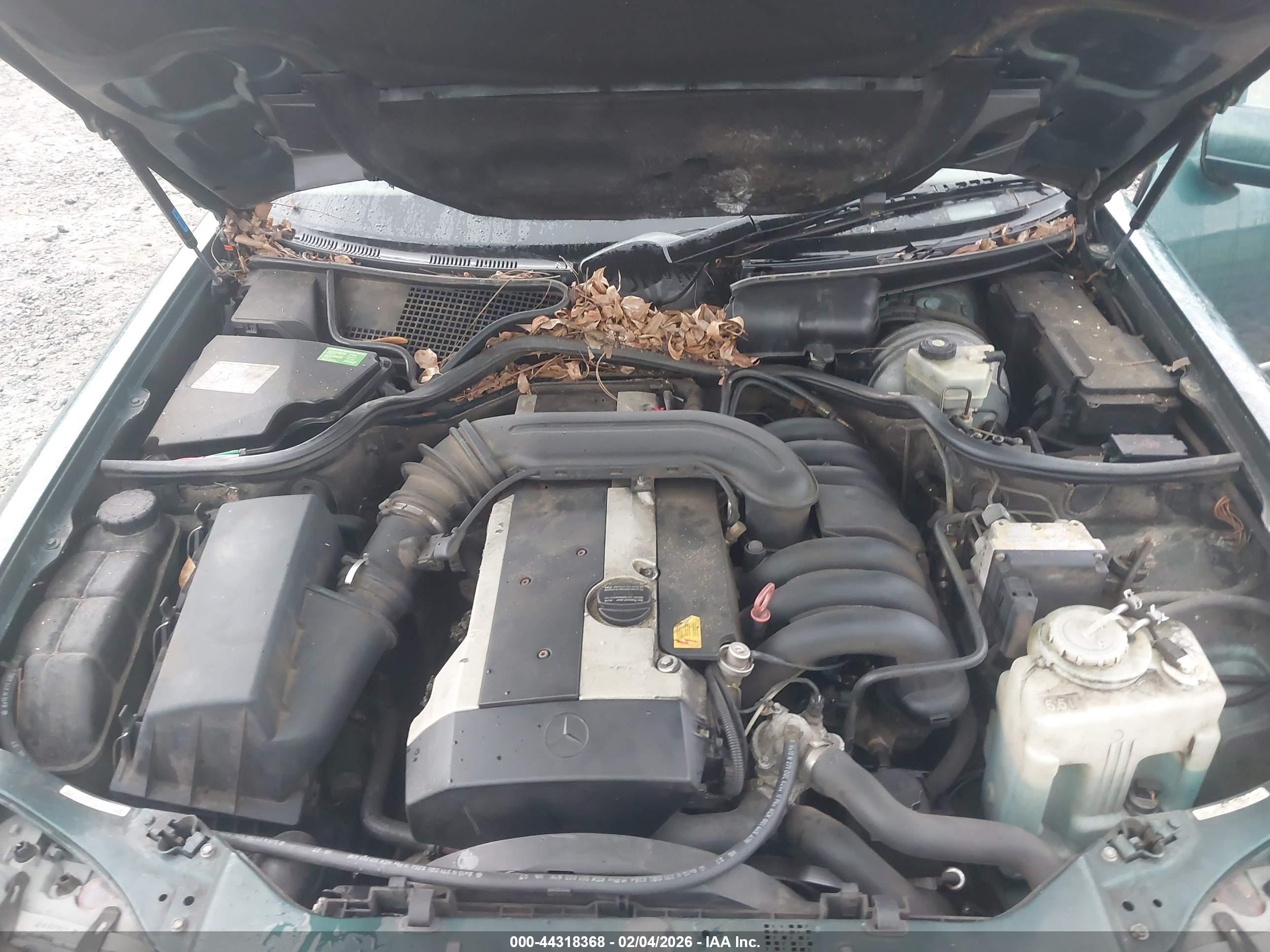 MERCEDES-BENZ E image 10