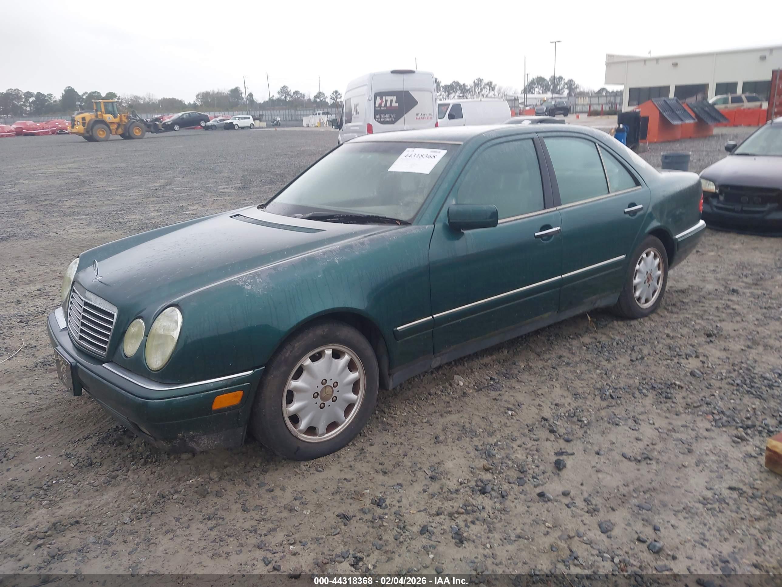 MERCEDES-BENZ E image 2