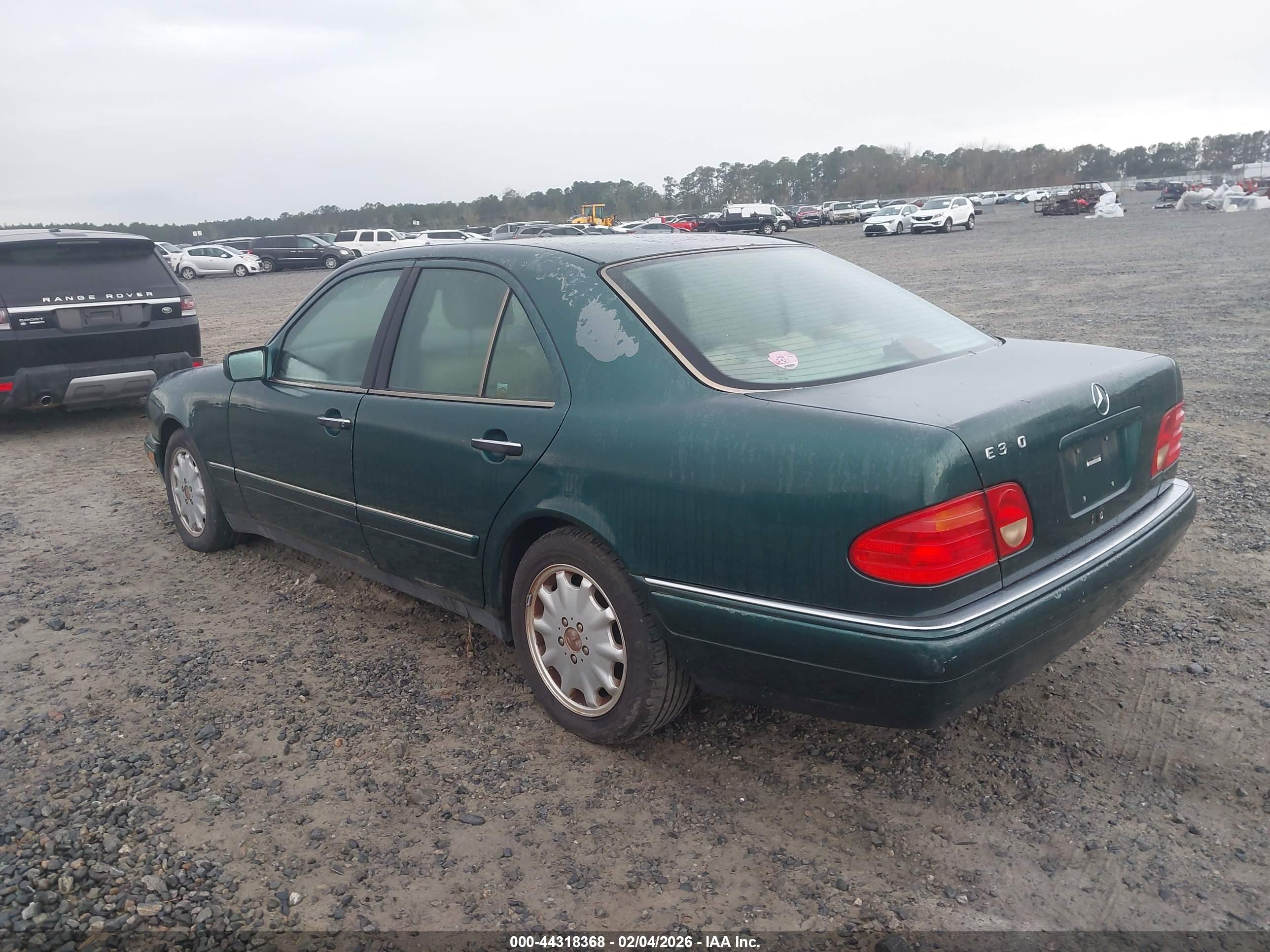 MERCEDES-BENZ E image 3