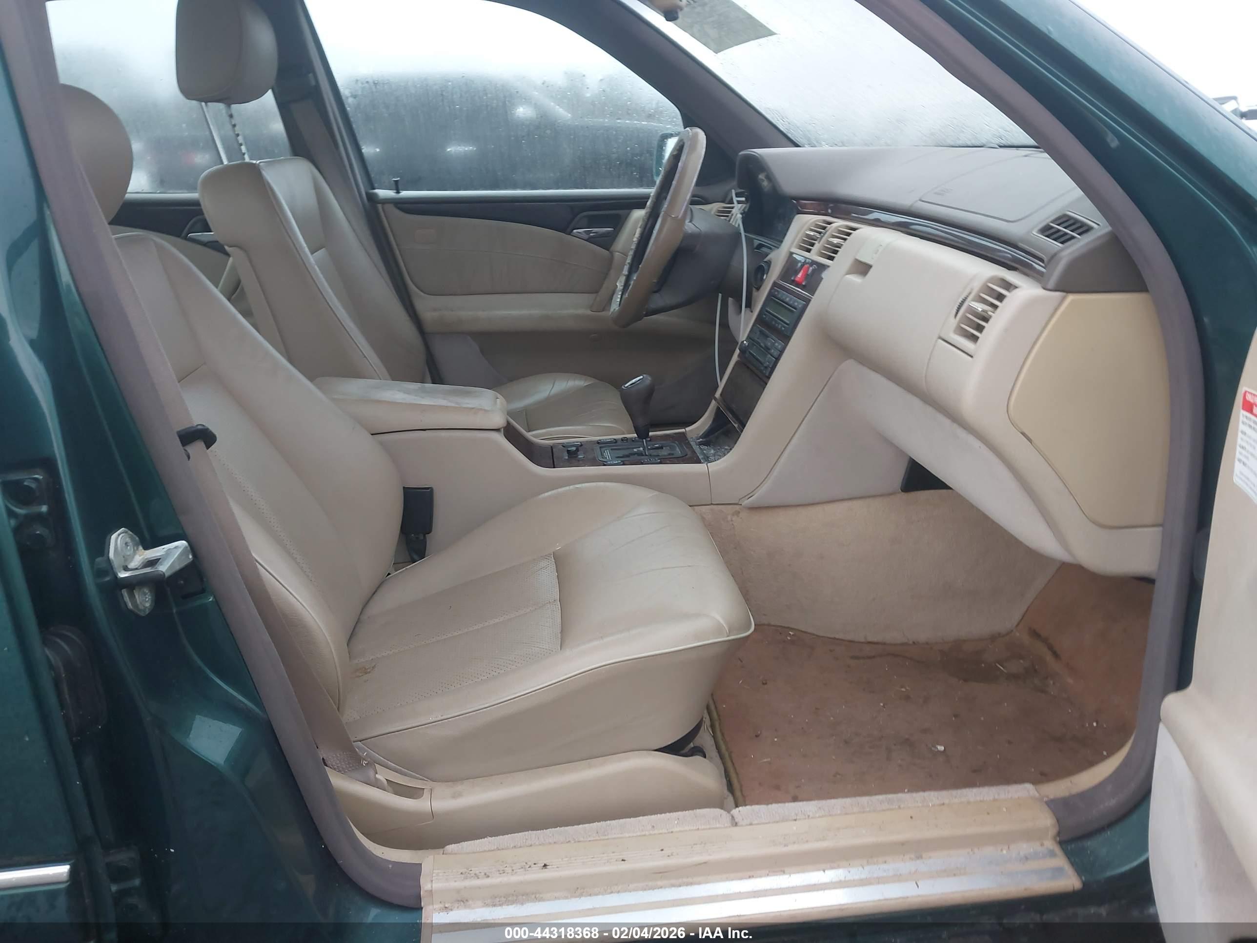 MERCEDES-BENZ E image 5