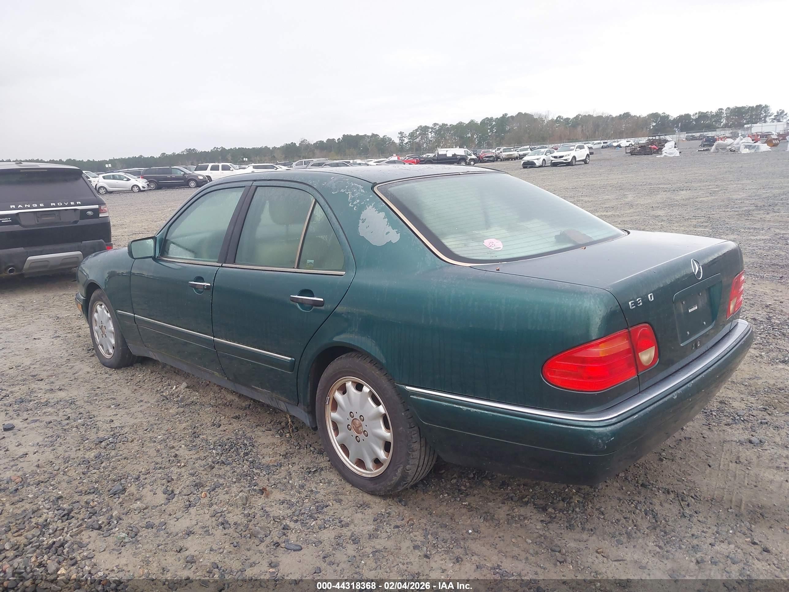MERCEDES-BENZ E image 6