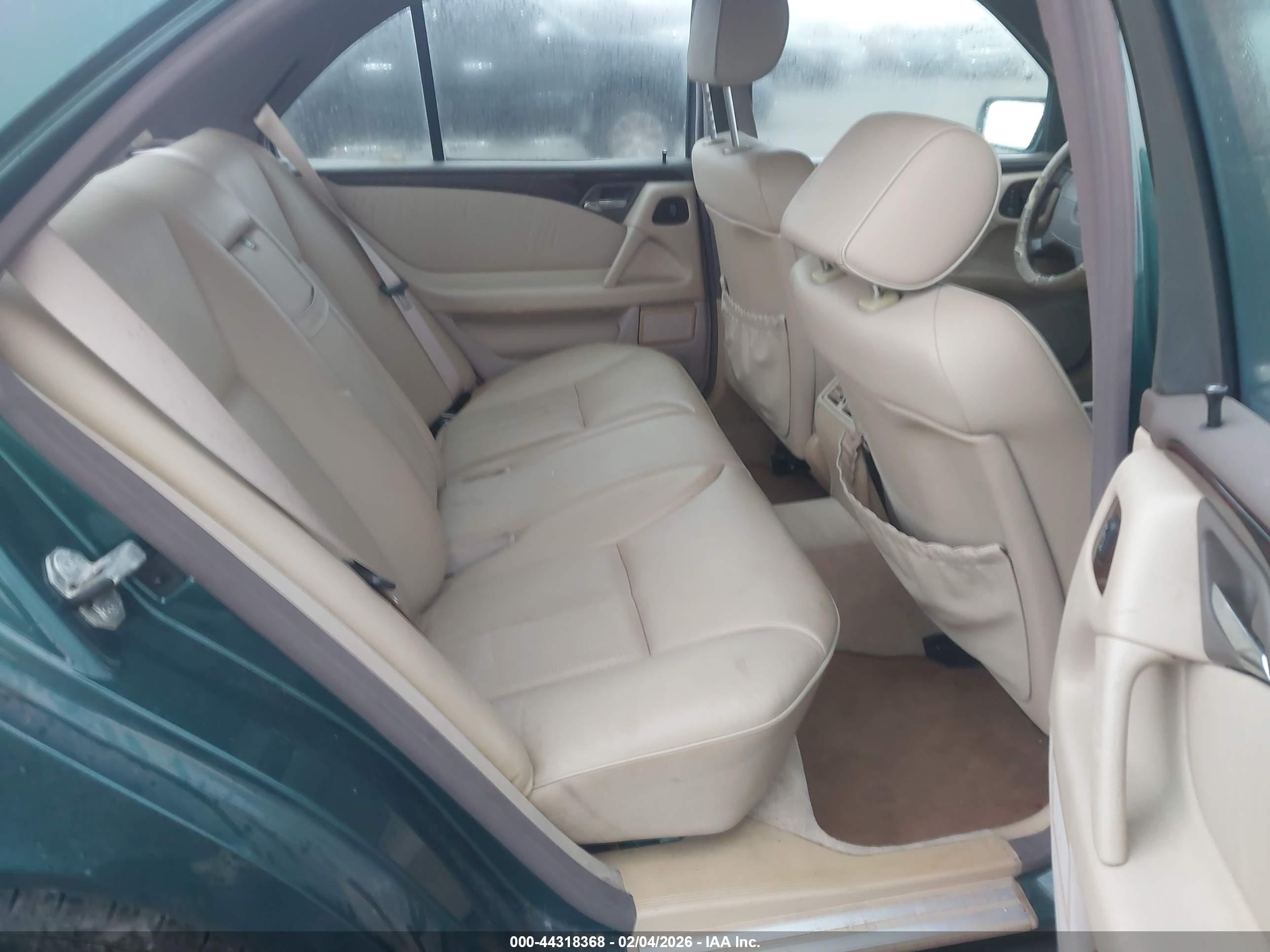 MERCEDES-BENZ E image 8