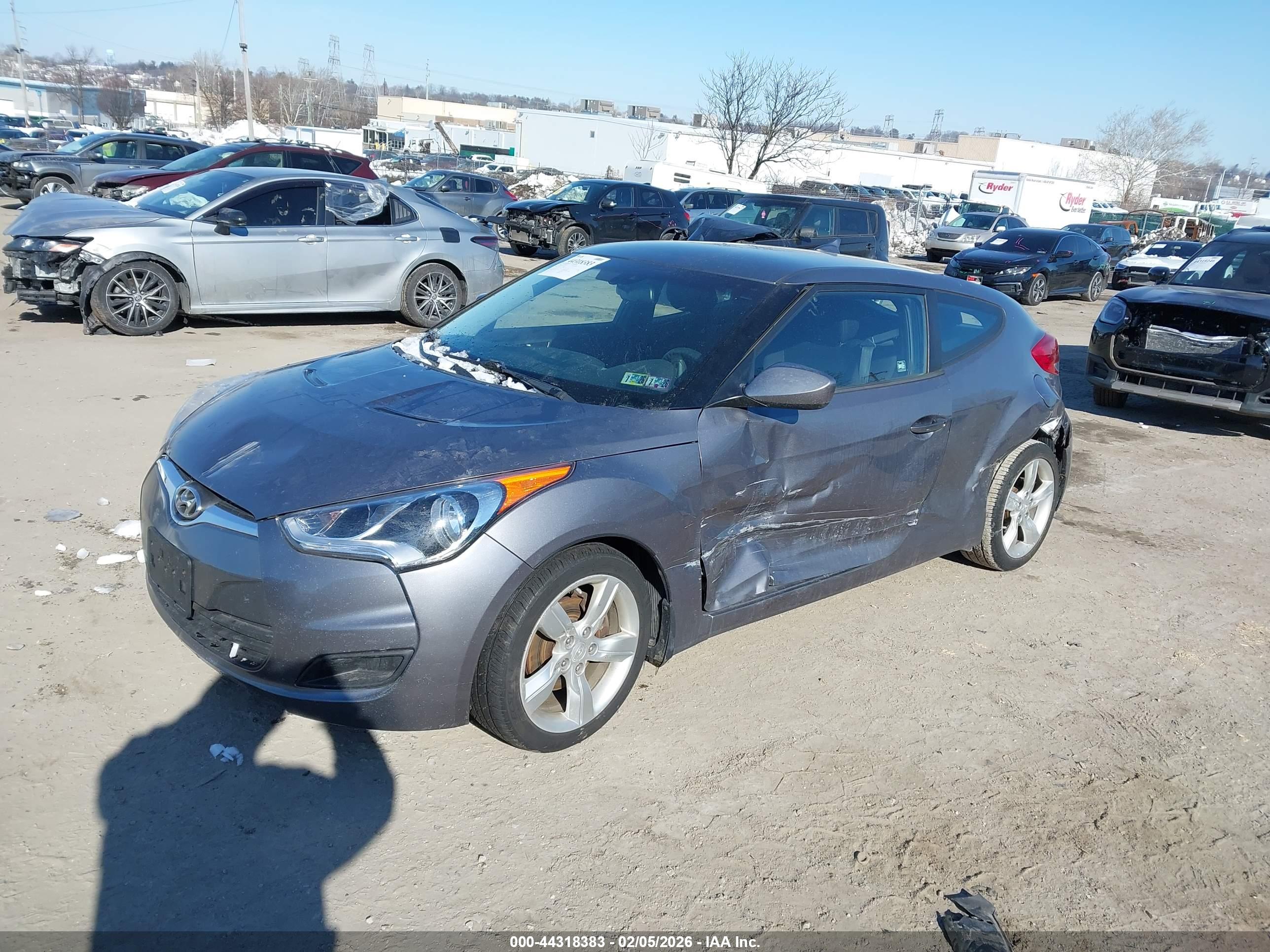 HYUNDAI VELOSTER image 2