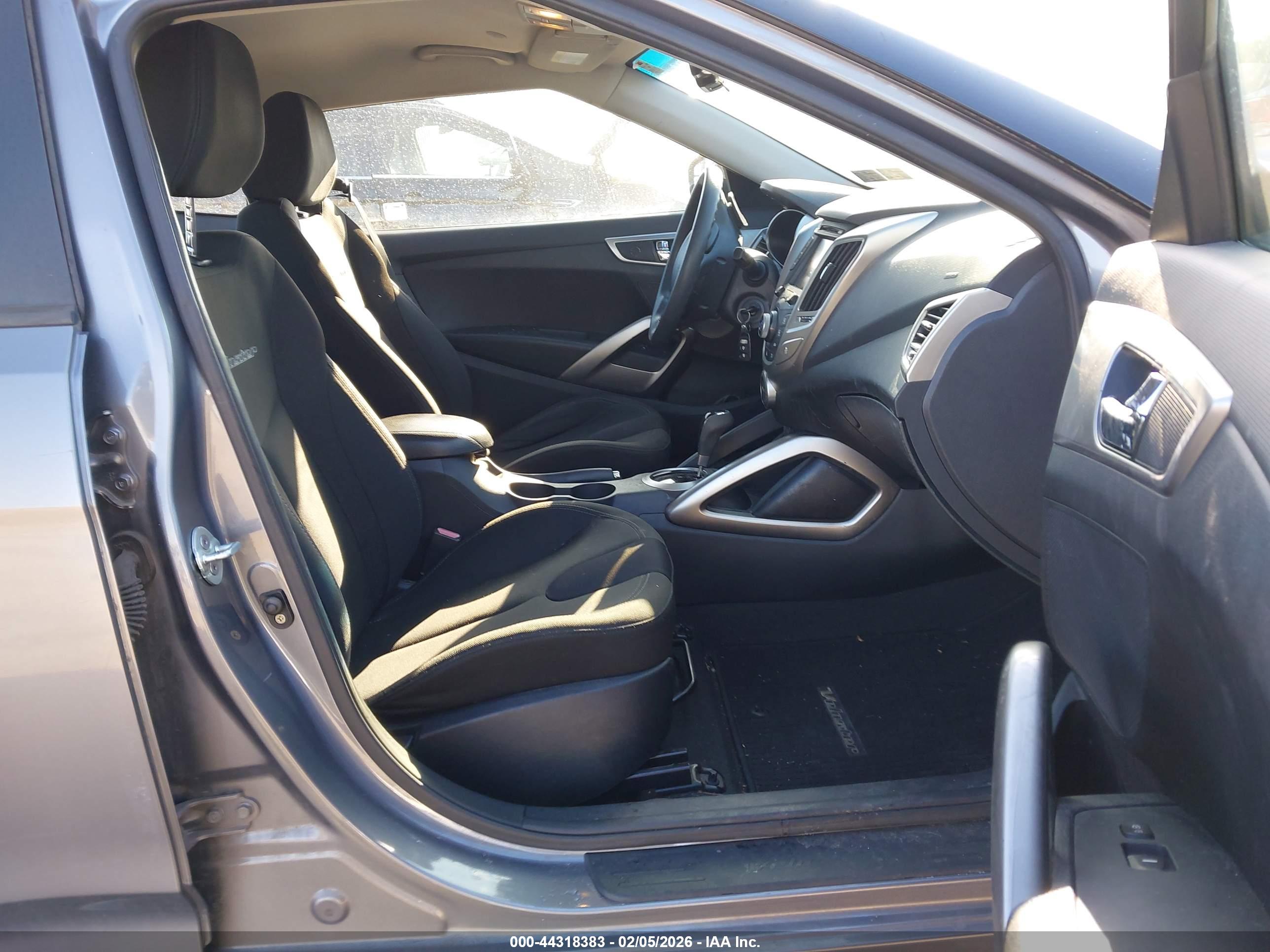 HYUNDAI VELOSTER image 5