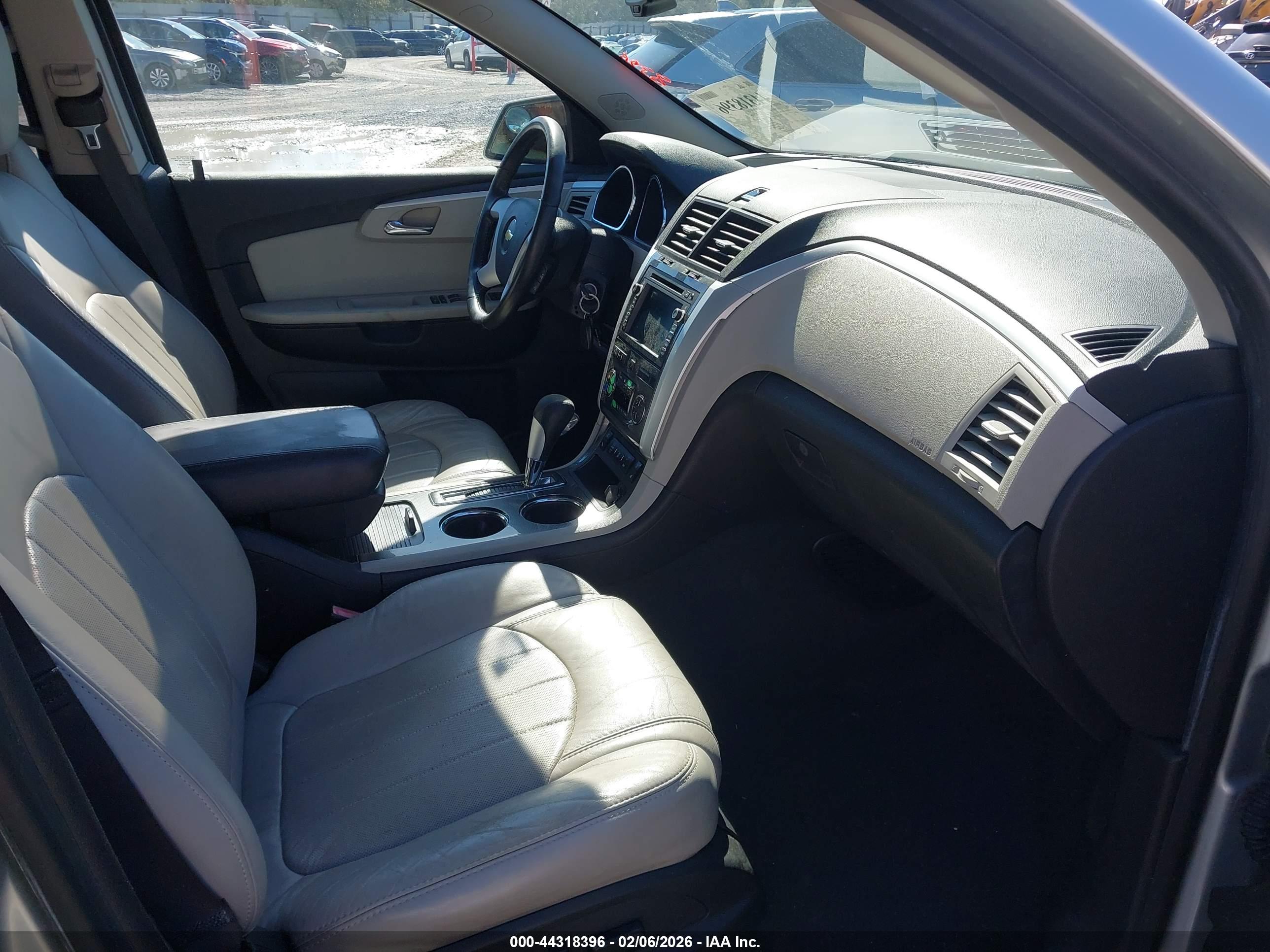 CHEVROLET TRAVERSE image 5