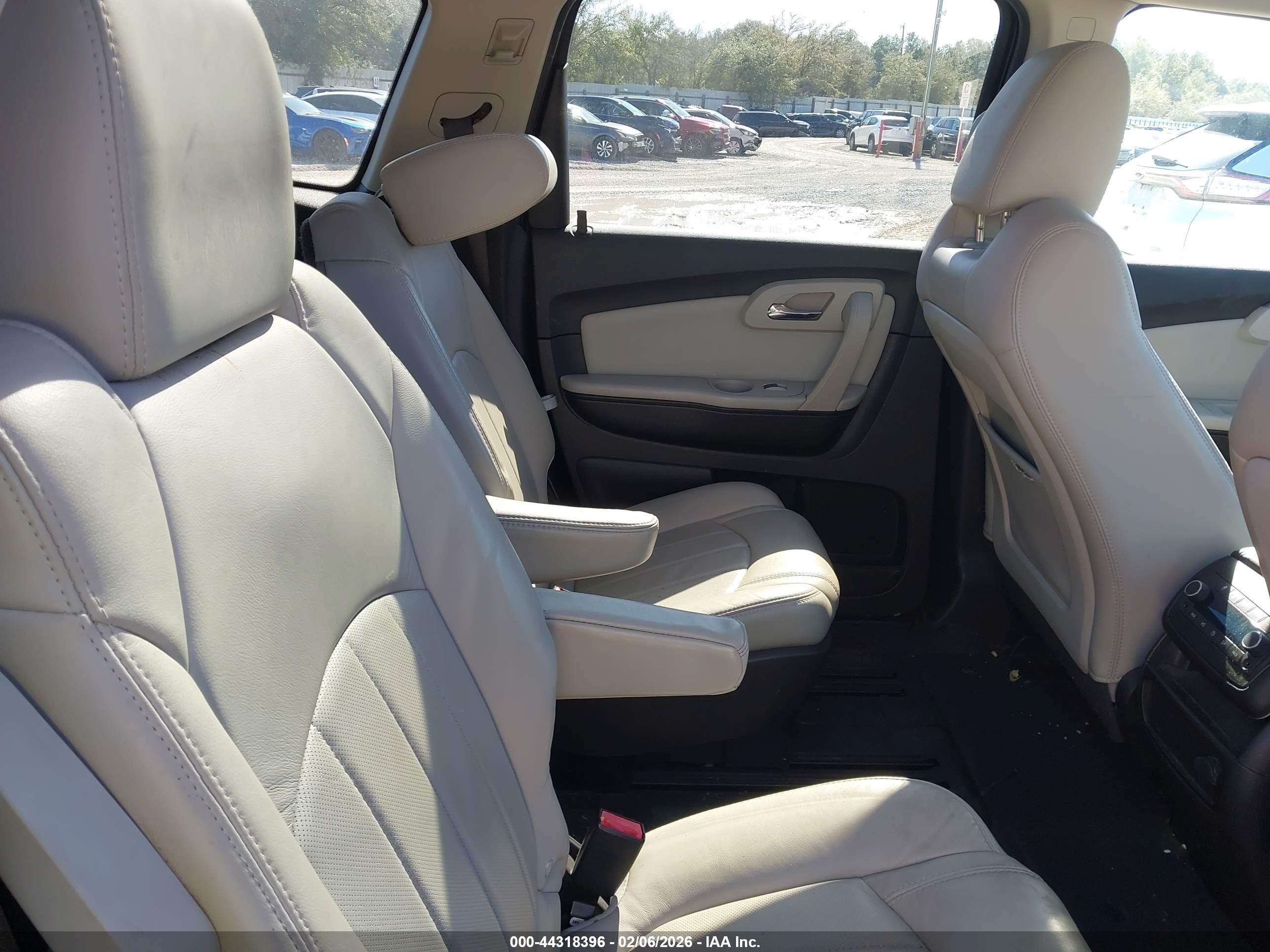 CHEVROLET TRAVERSE image 8