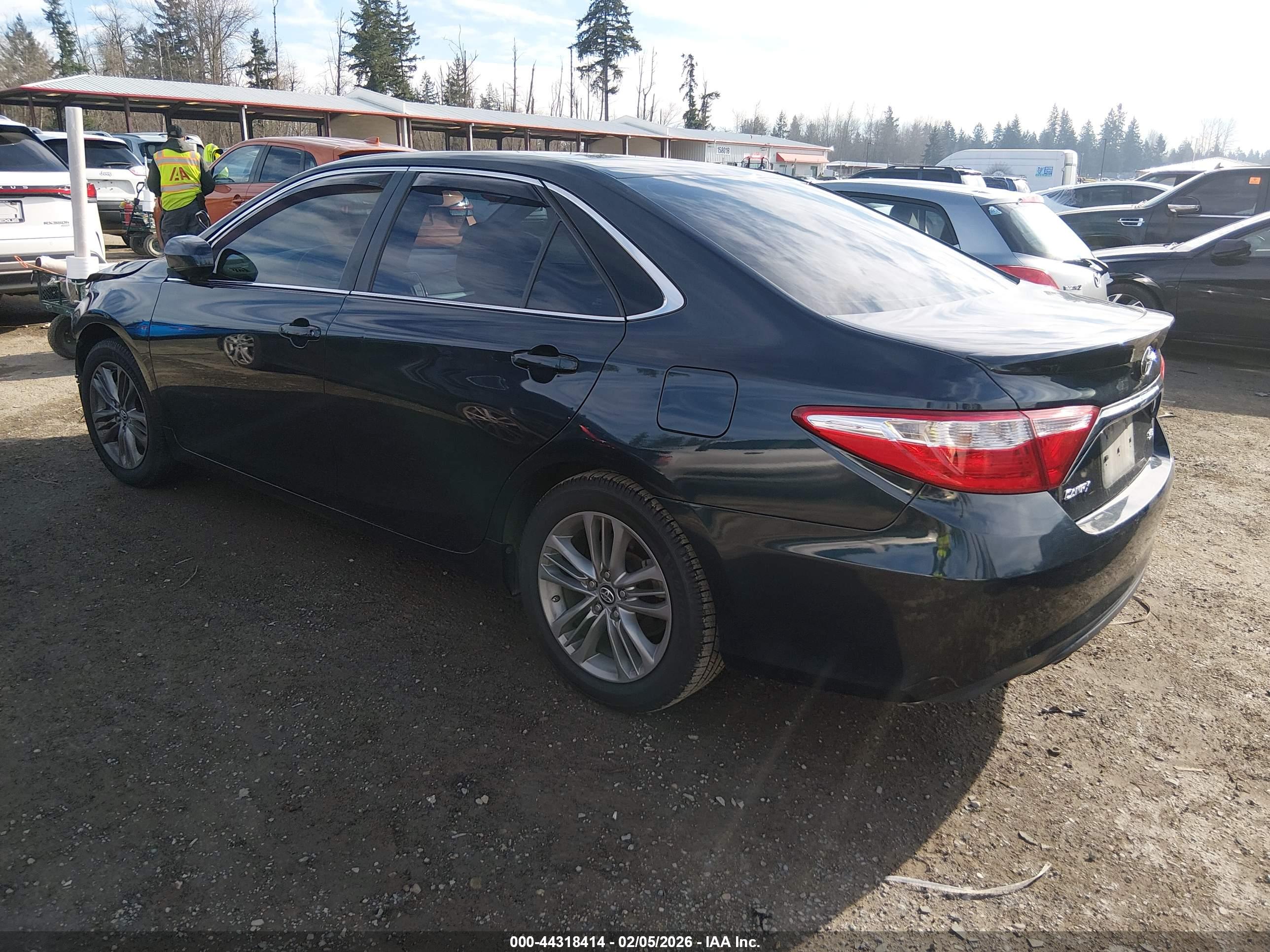 TOYOTA CAMRY image 3