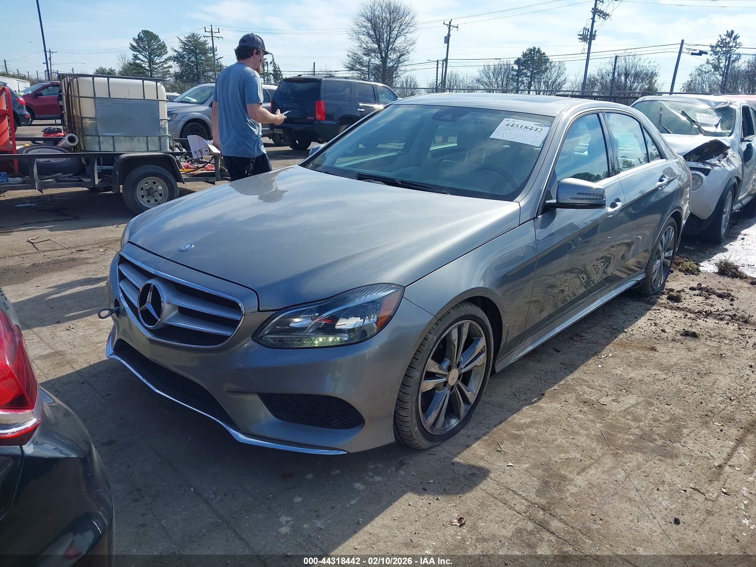 MERCEDES-BENZ E image 2