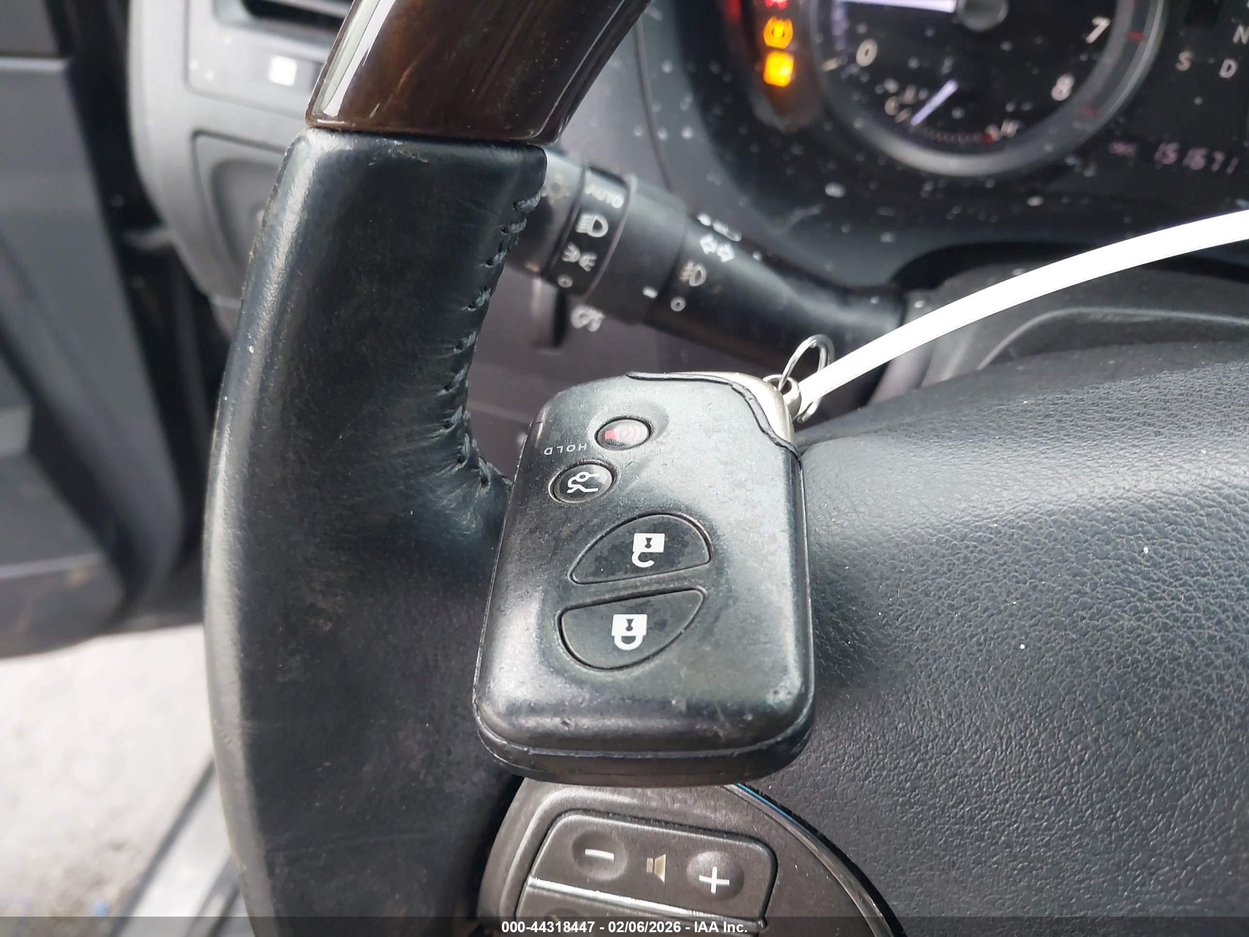 LEXUS ES image 11