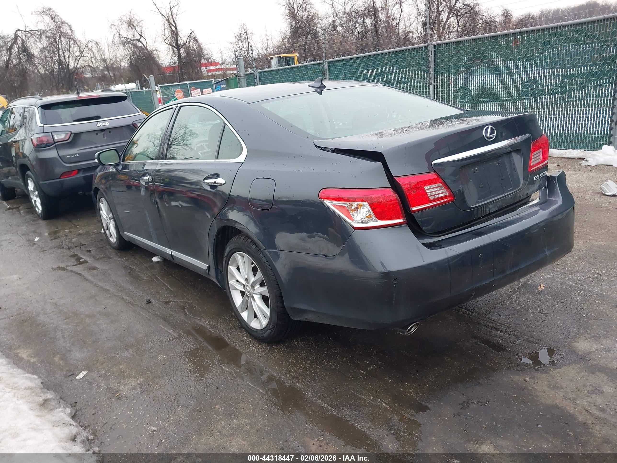 LEXUS ES image 3