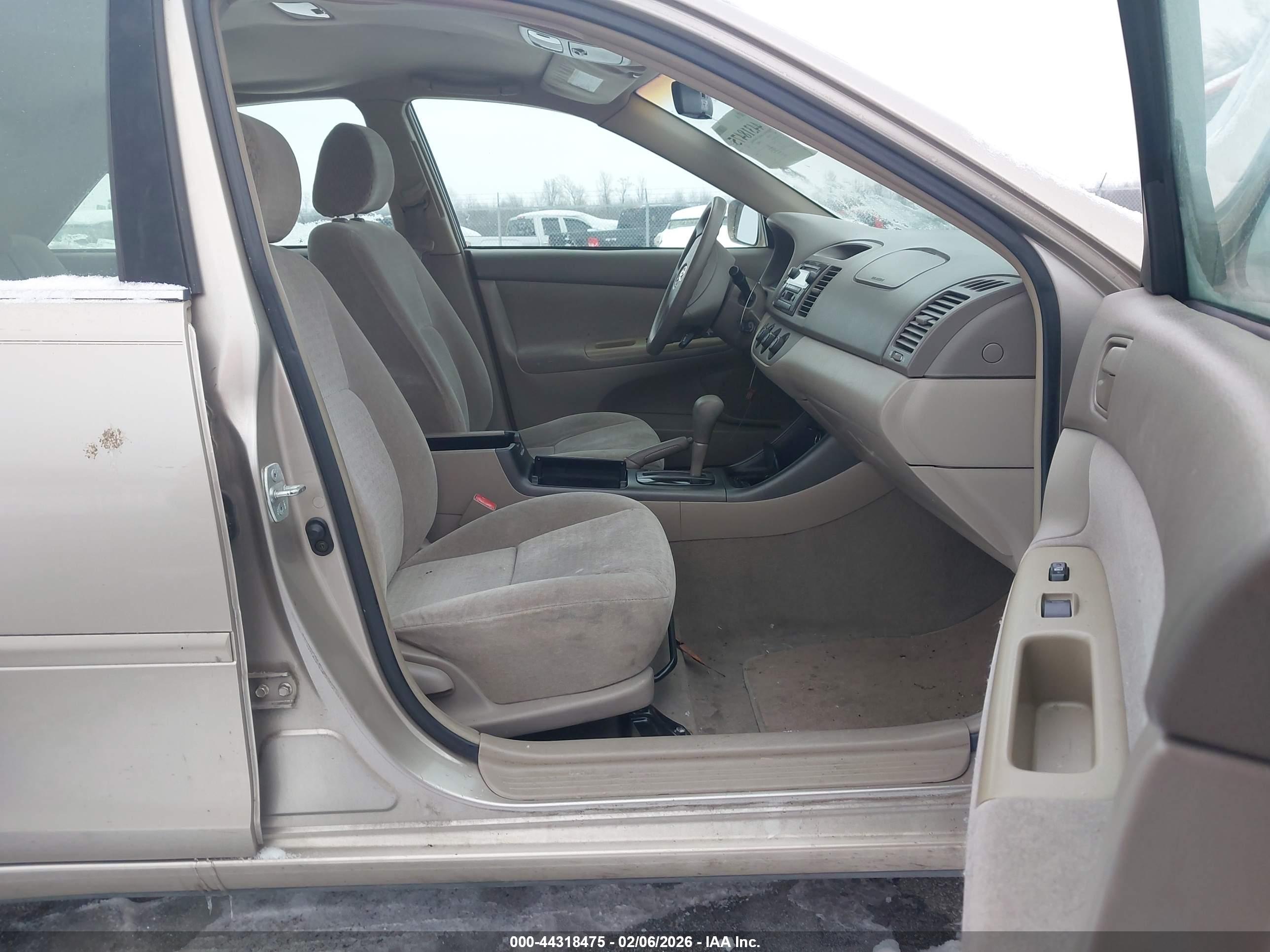 TOYOTA CAMRY image 5