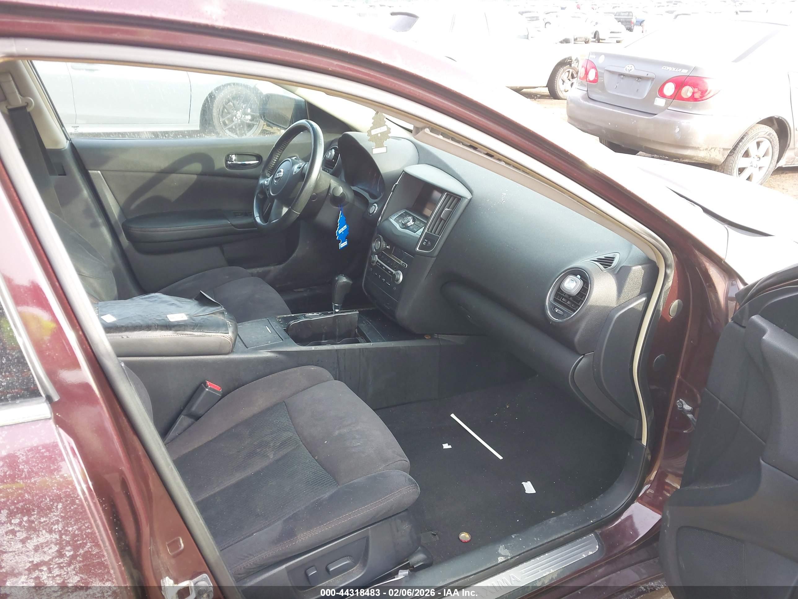 NISSAN MAXIMA image 5
