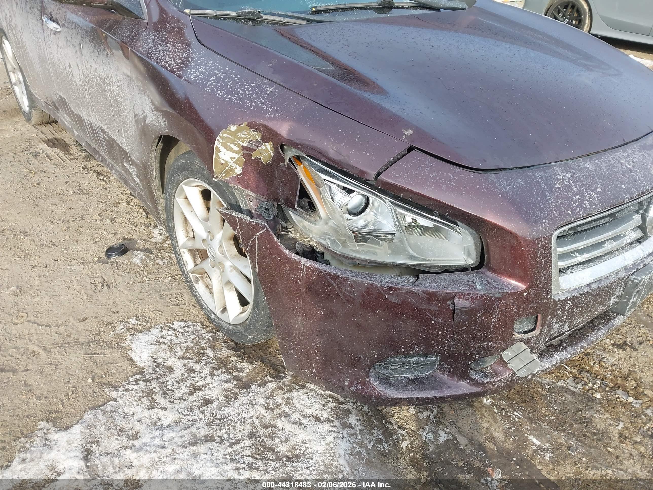 NISSAN MAXIMA image 6