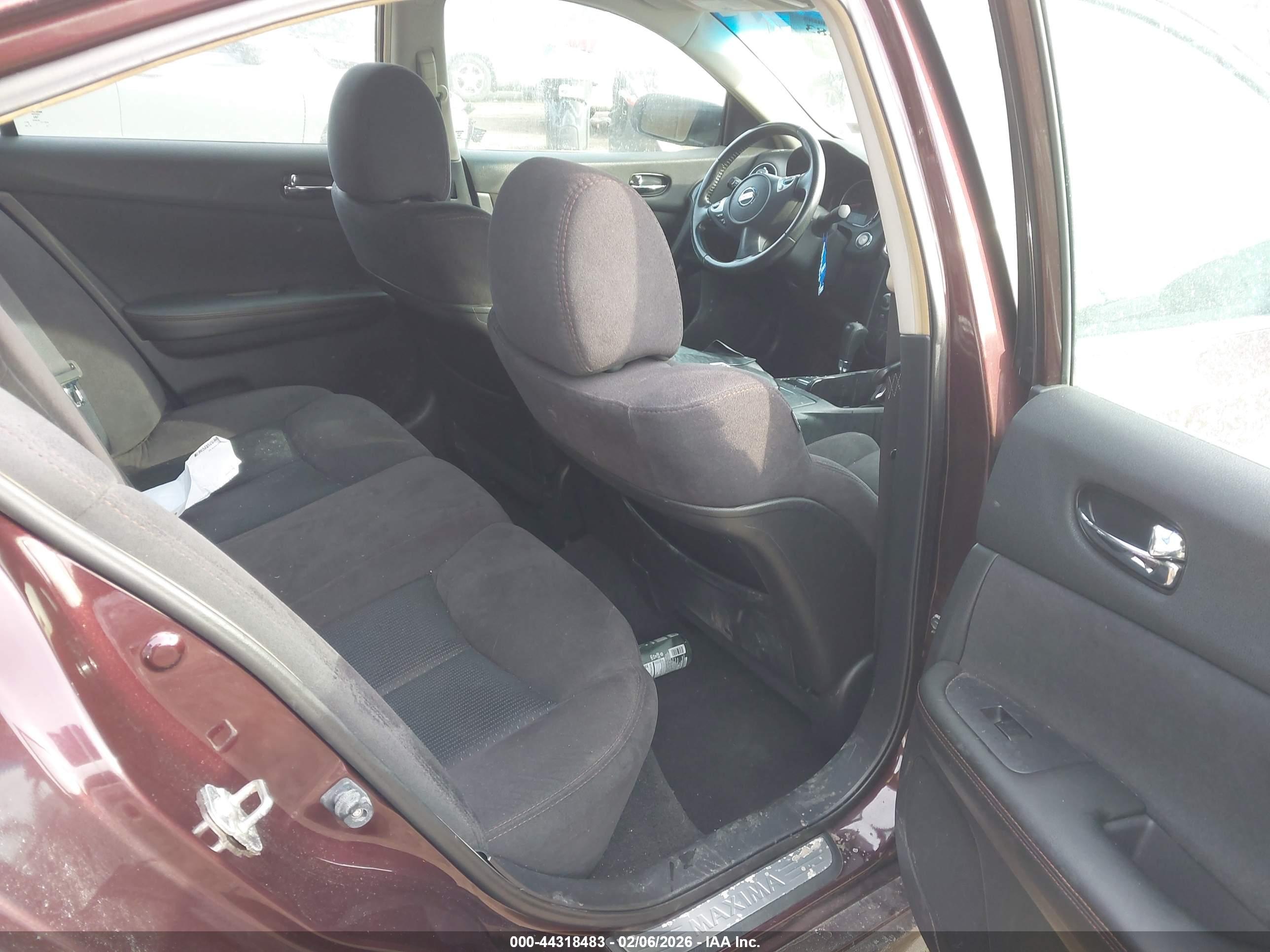 NISSAN MAXIMA image 8