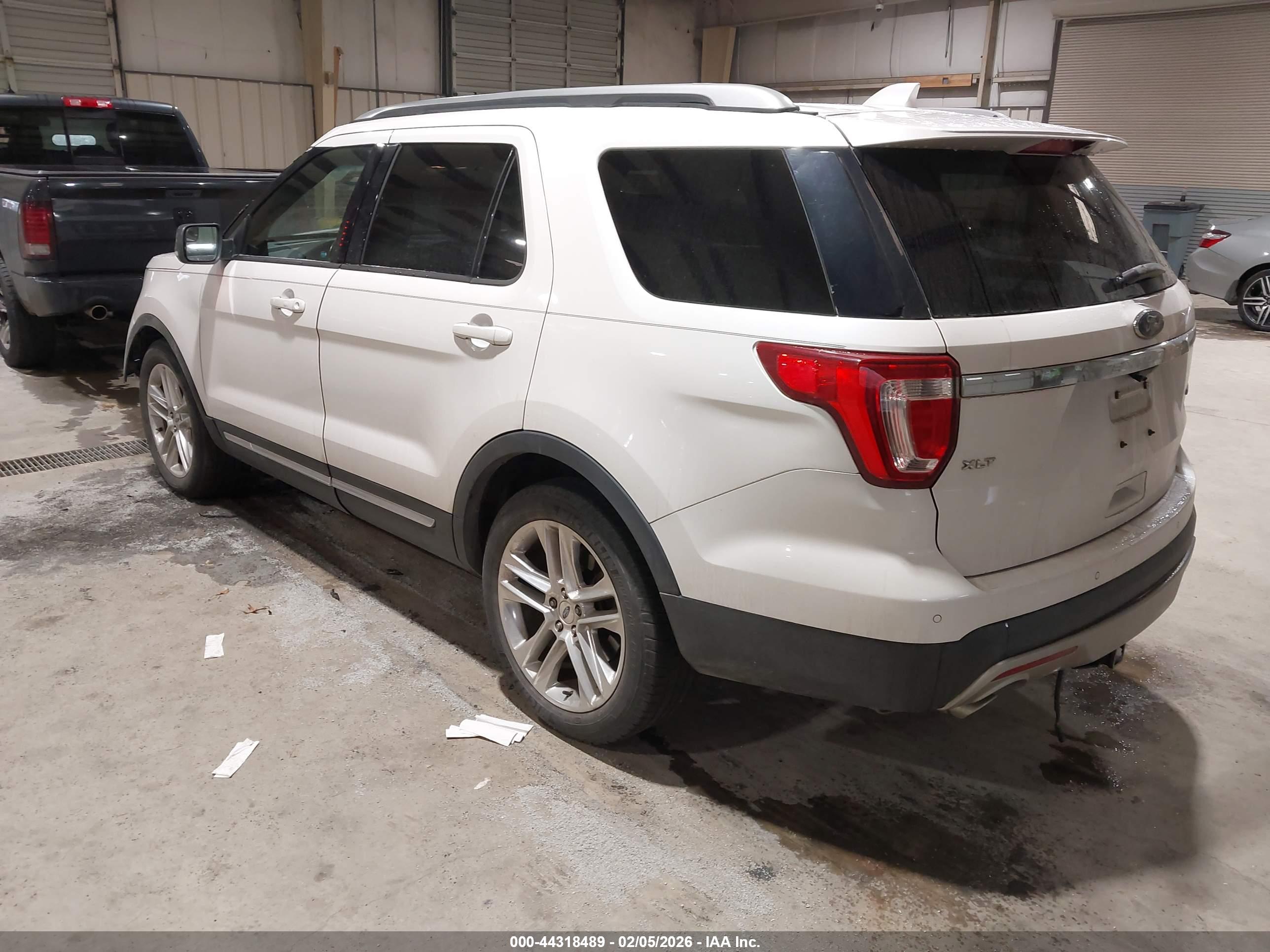 FORD EXPLORER image 3