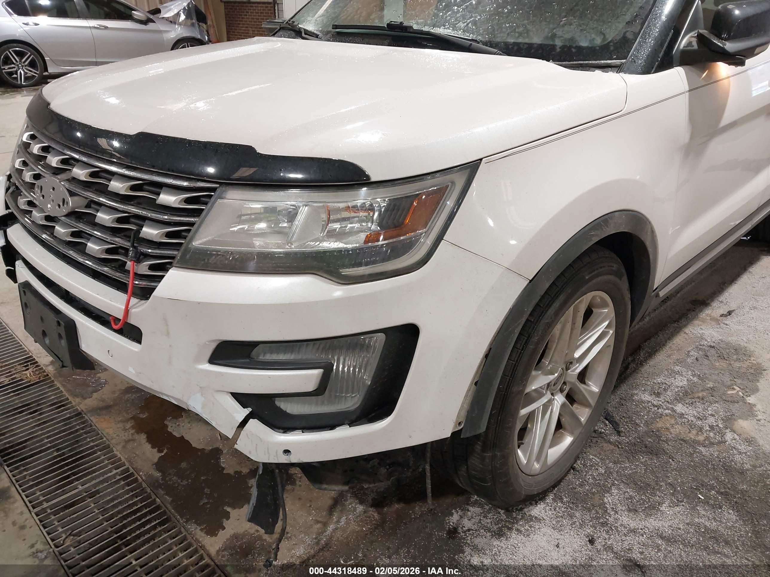 FORD EXPLORER image 6