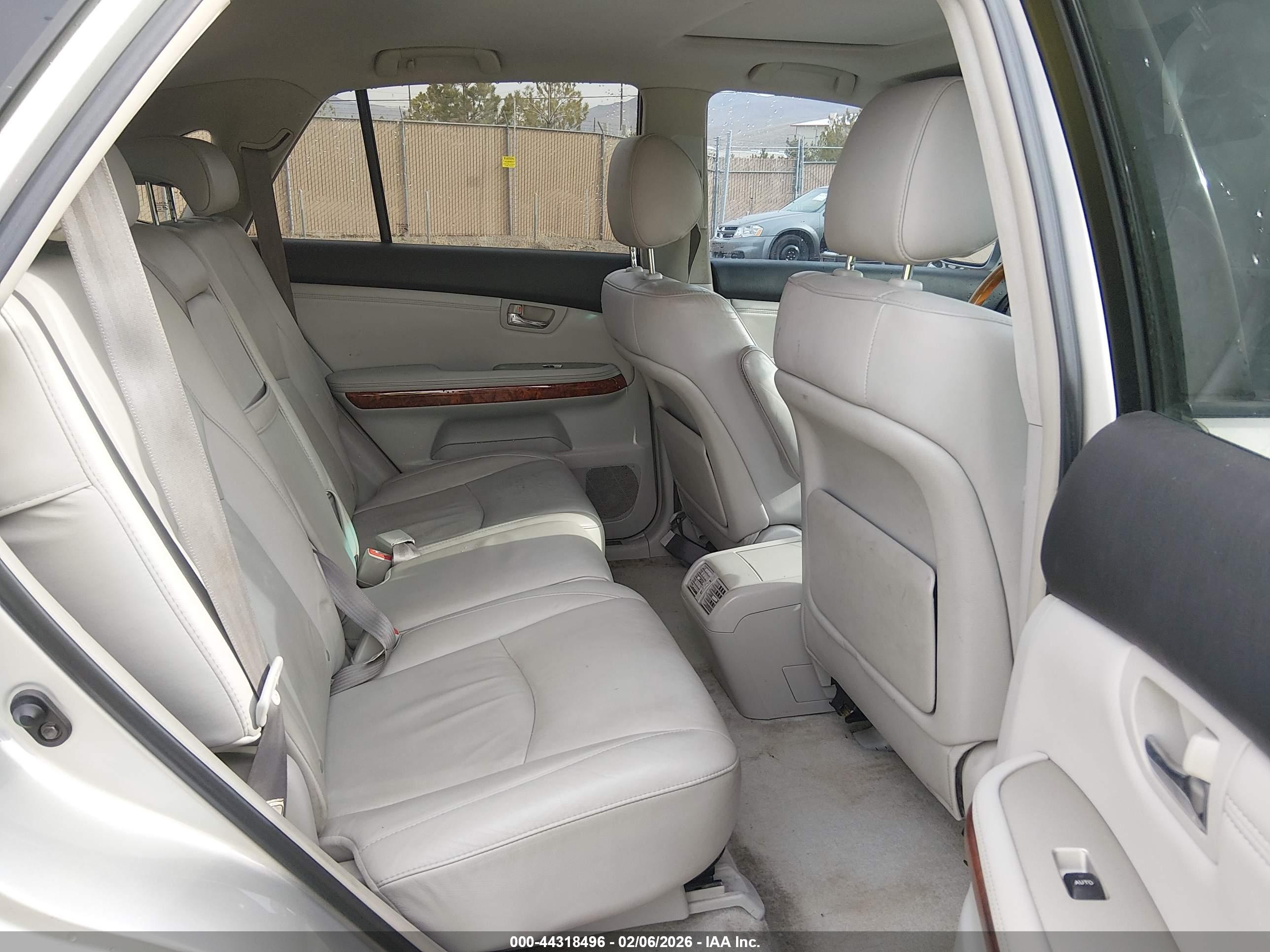 LEXUS RX image 8
